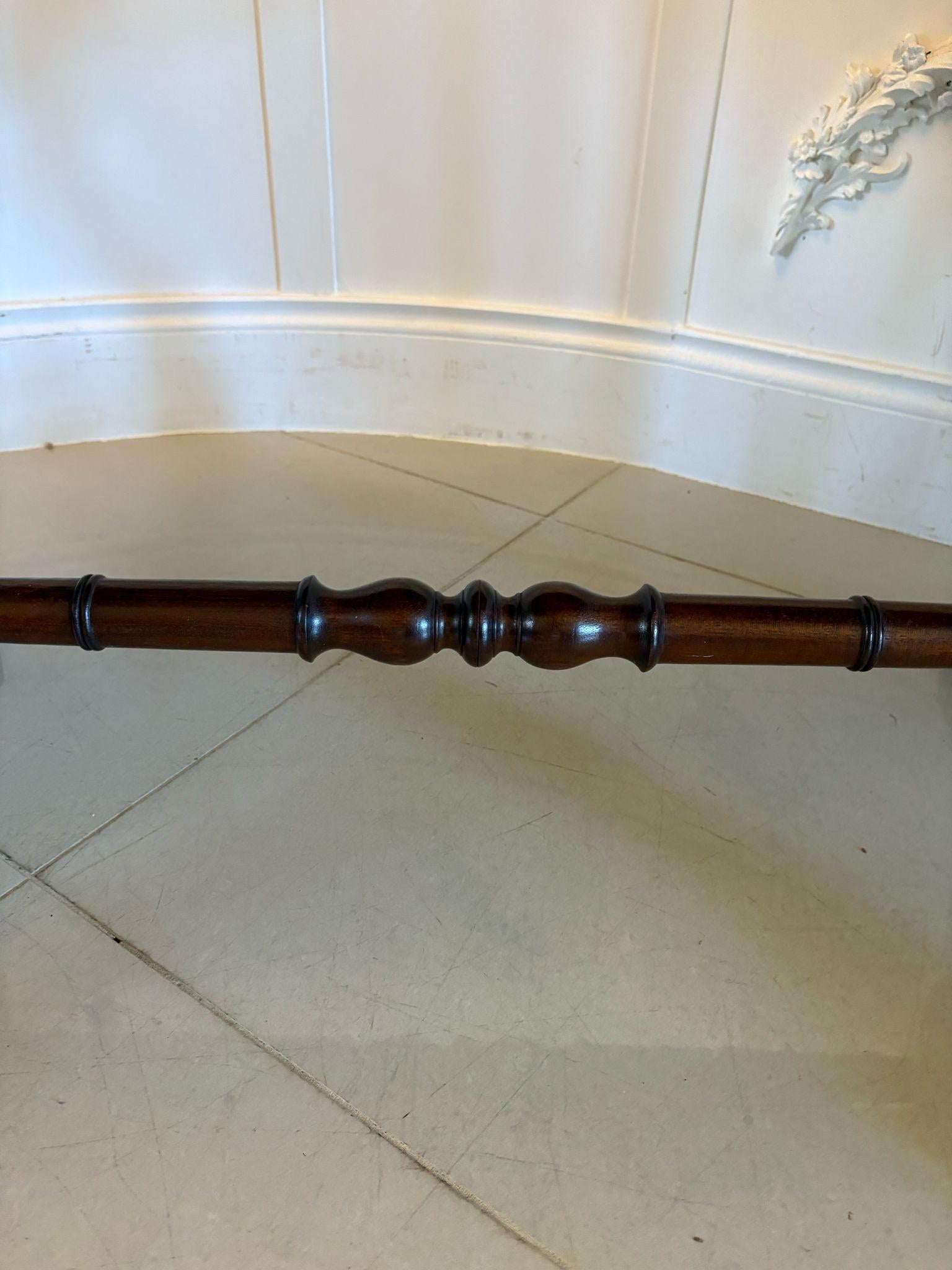 Canapé/table d'appoint en acajou figuré de l'époque édouardienne, de belle qualité, sur pied en vente 9