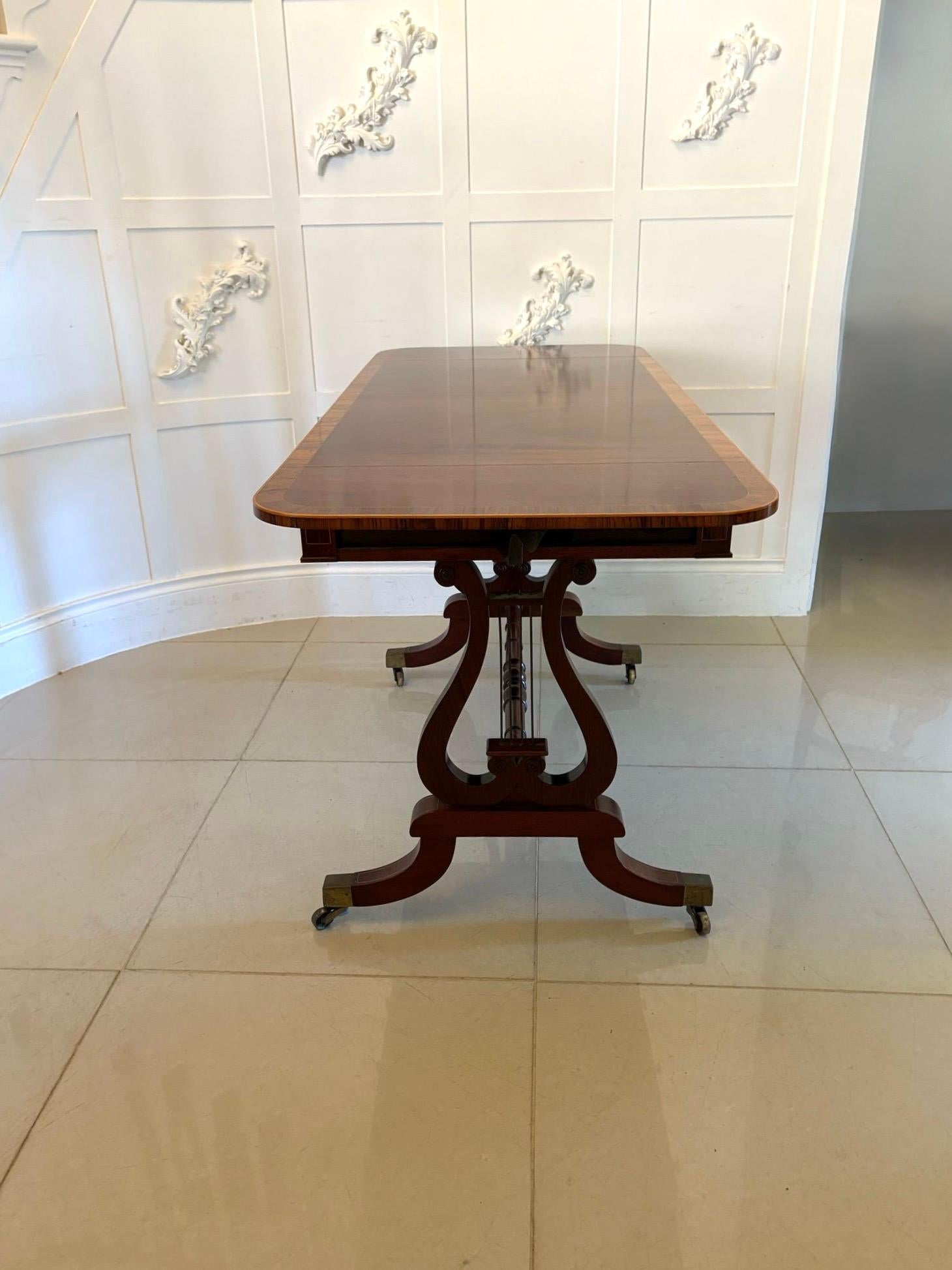 Anglais Canapé/table d'appoint en acajou figuré de l'époque édouardienne, de belle qualité, sur pied en vente