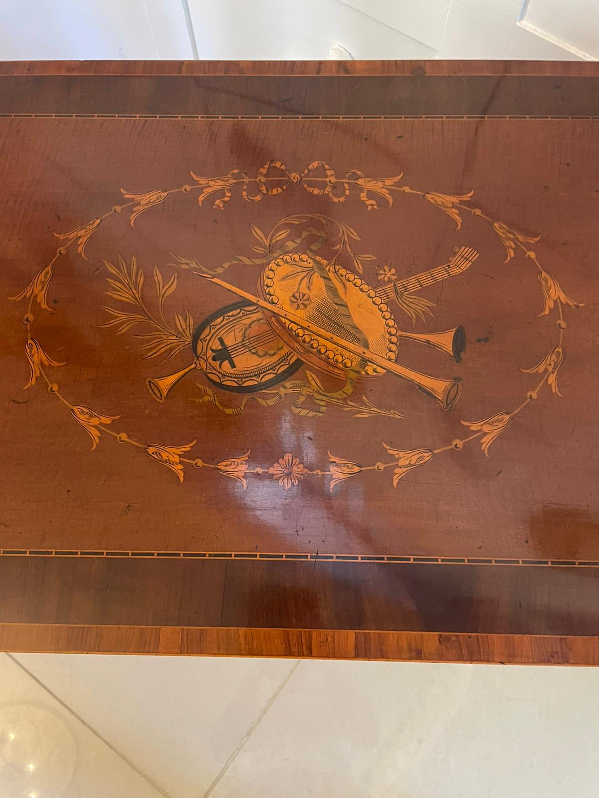 Antiker edwardianischer Mahagoni-Lampentisch mit Intarsien in hoher Qualität (Frühes 20. Jahrhundert) im Angebot