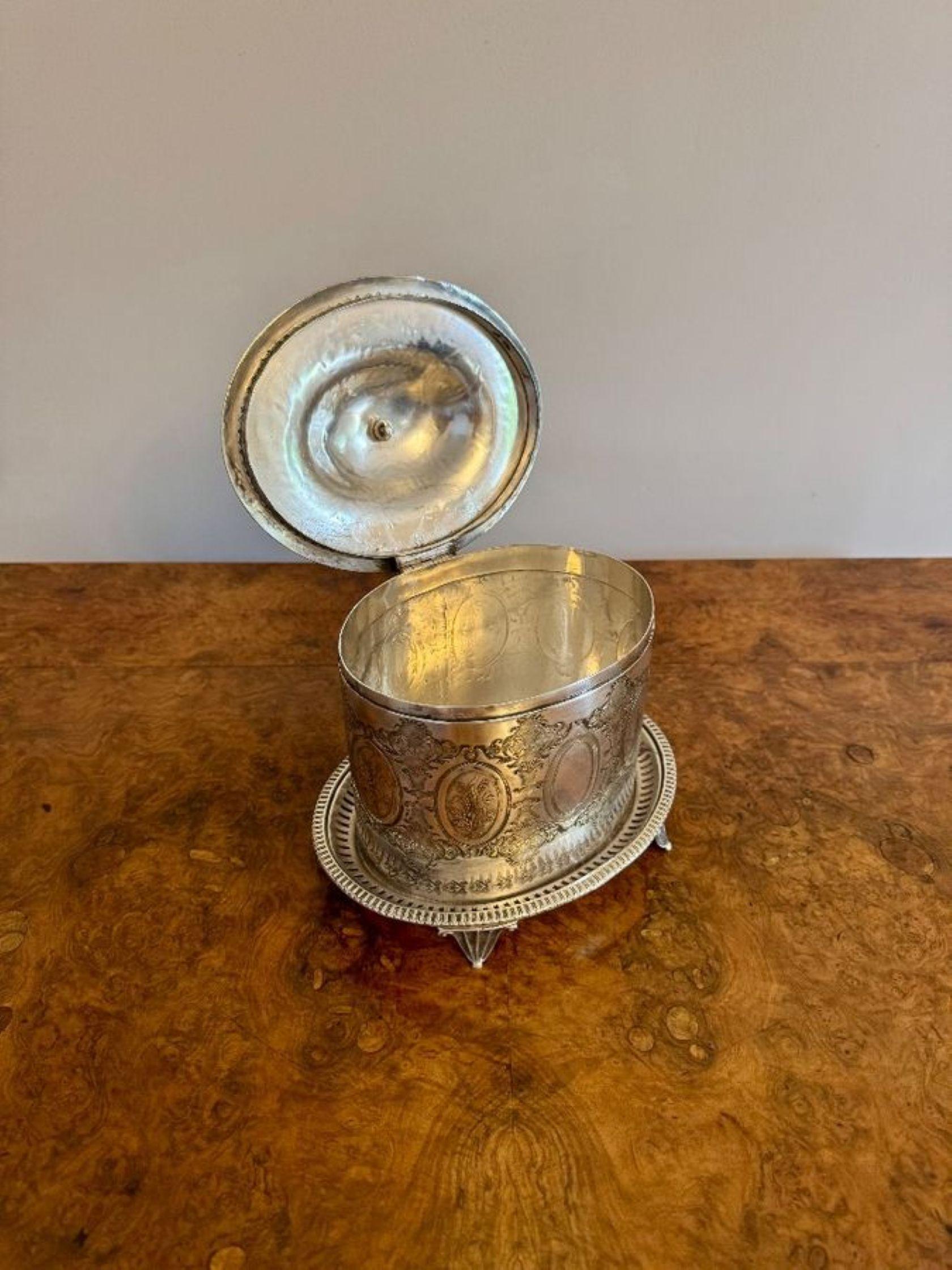 Fine quality antique Edwardian silver plated biscuit barrel In Good Condition For Sale In Ipswich, GB