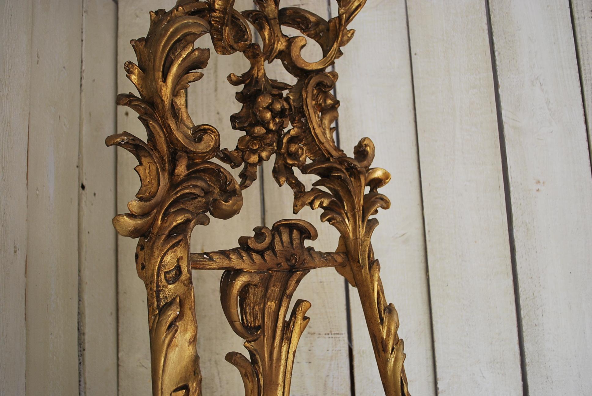 Fine Quality antique French Rococo 19th century Carved Wood Gilt display Easel In Fair Condition For Sale In Winchcombe, Gloucesteshire