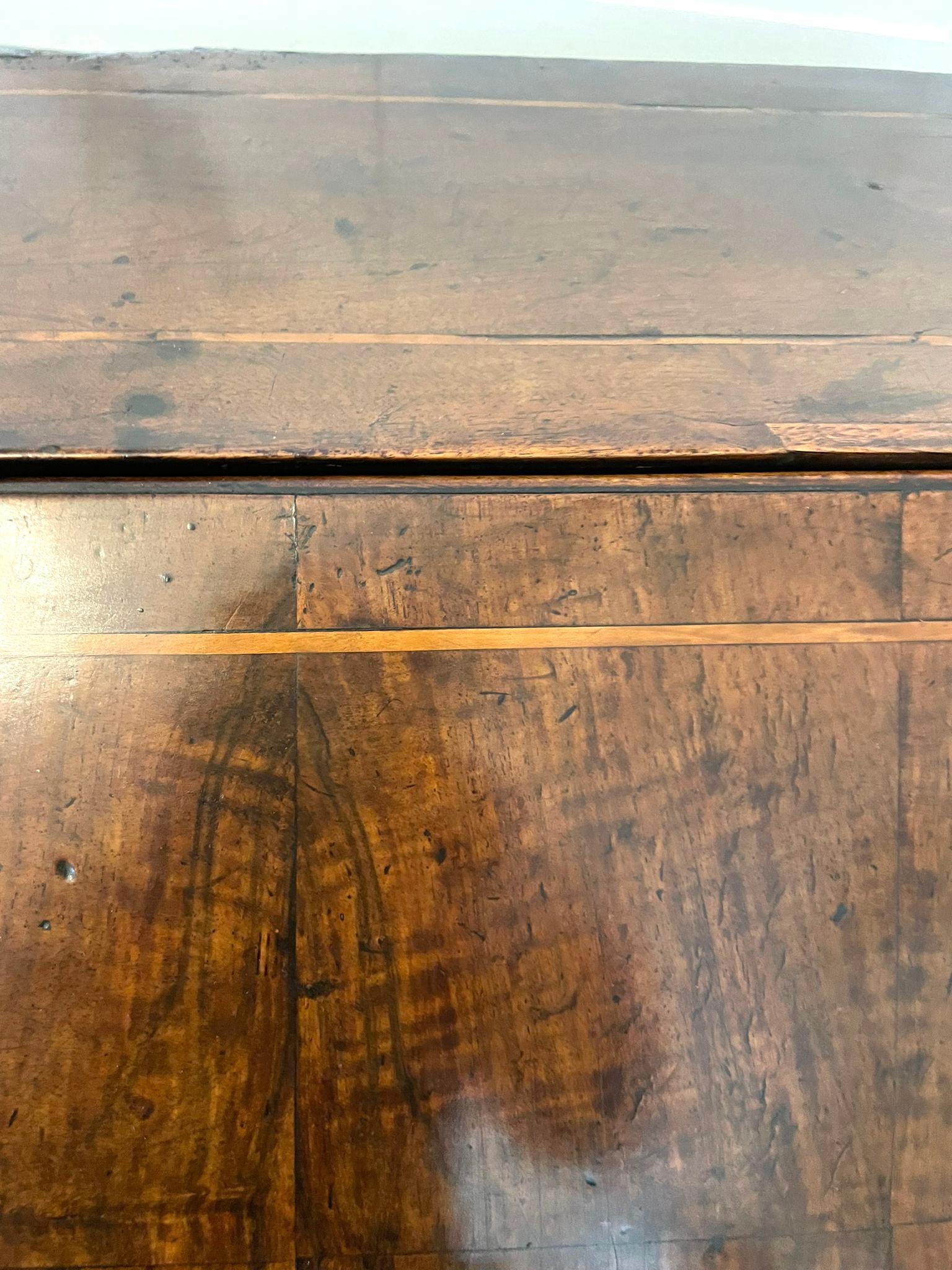 Ufficio di presidenza in legno di noce figurato di Giorgio I di alta qualità con maniglie originali in vendita 8