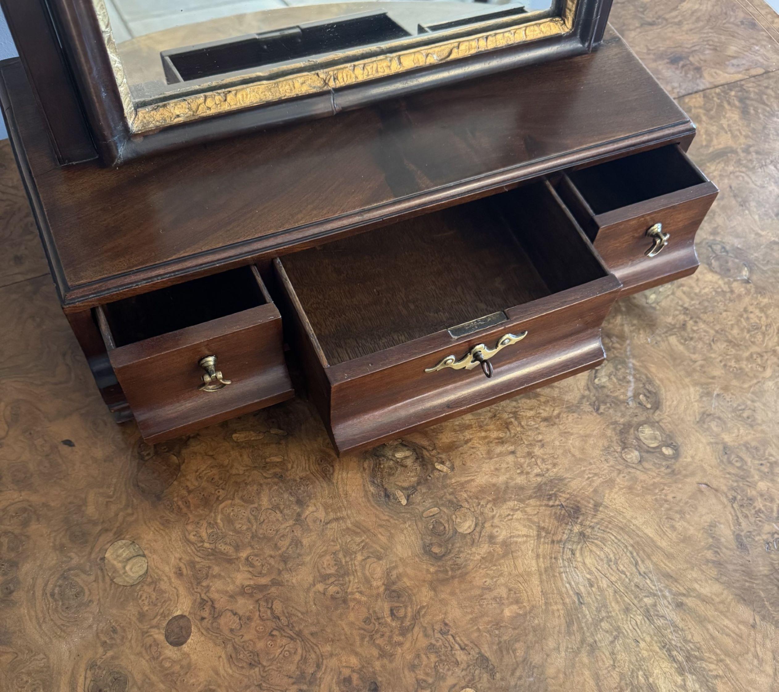 19th Century Fine quality antique George III dressing table mirror For Sale