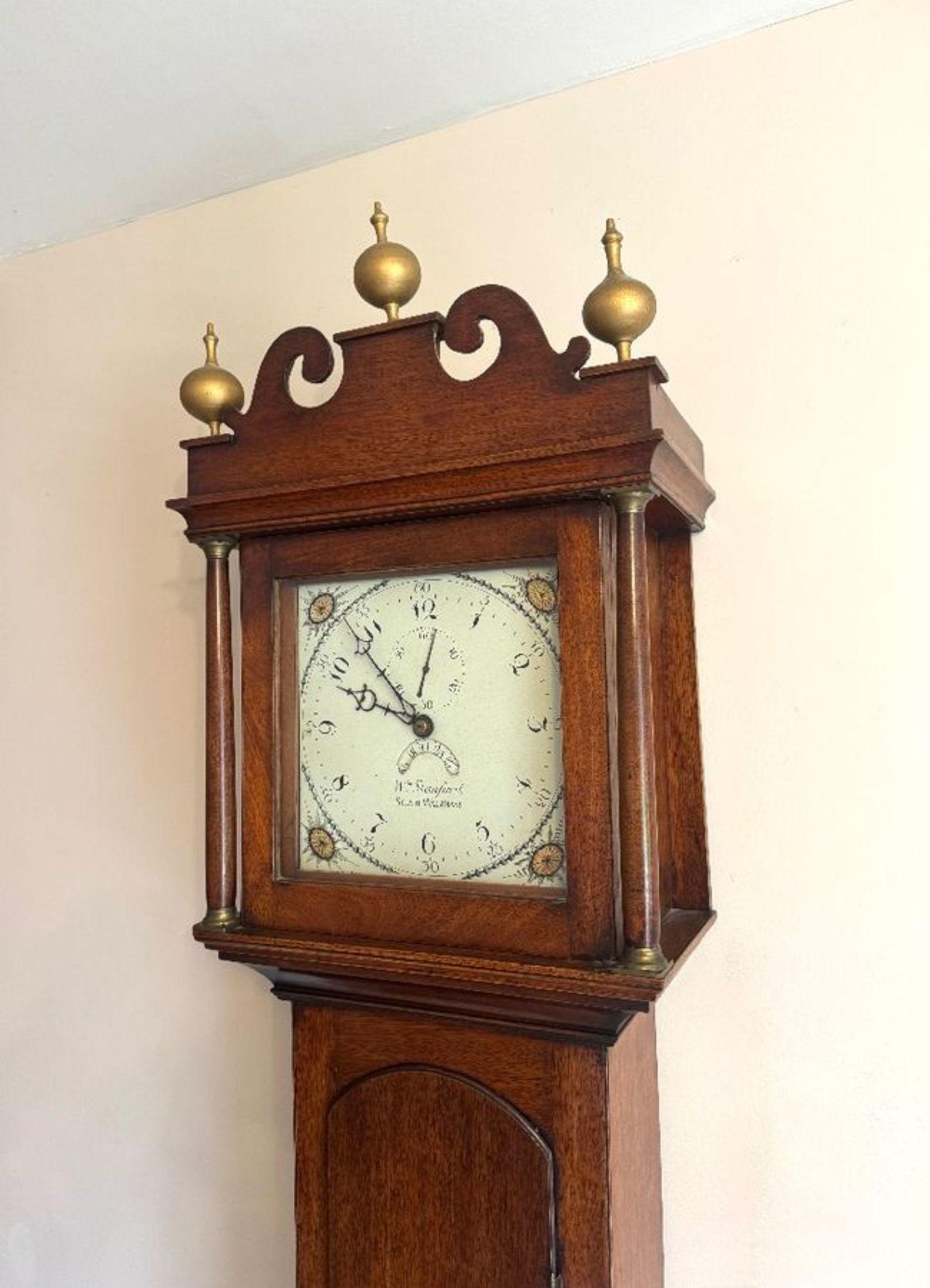 Pendule ancienne à long boîtier en acajou de George III de belle qualité en vente 2