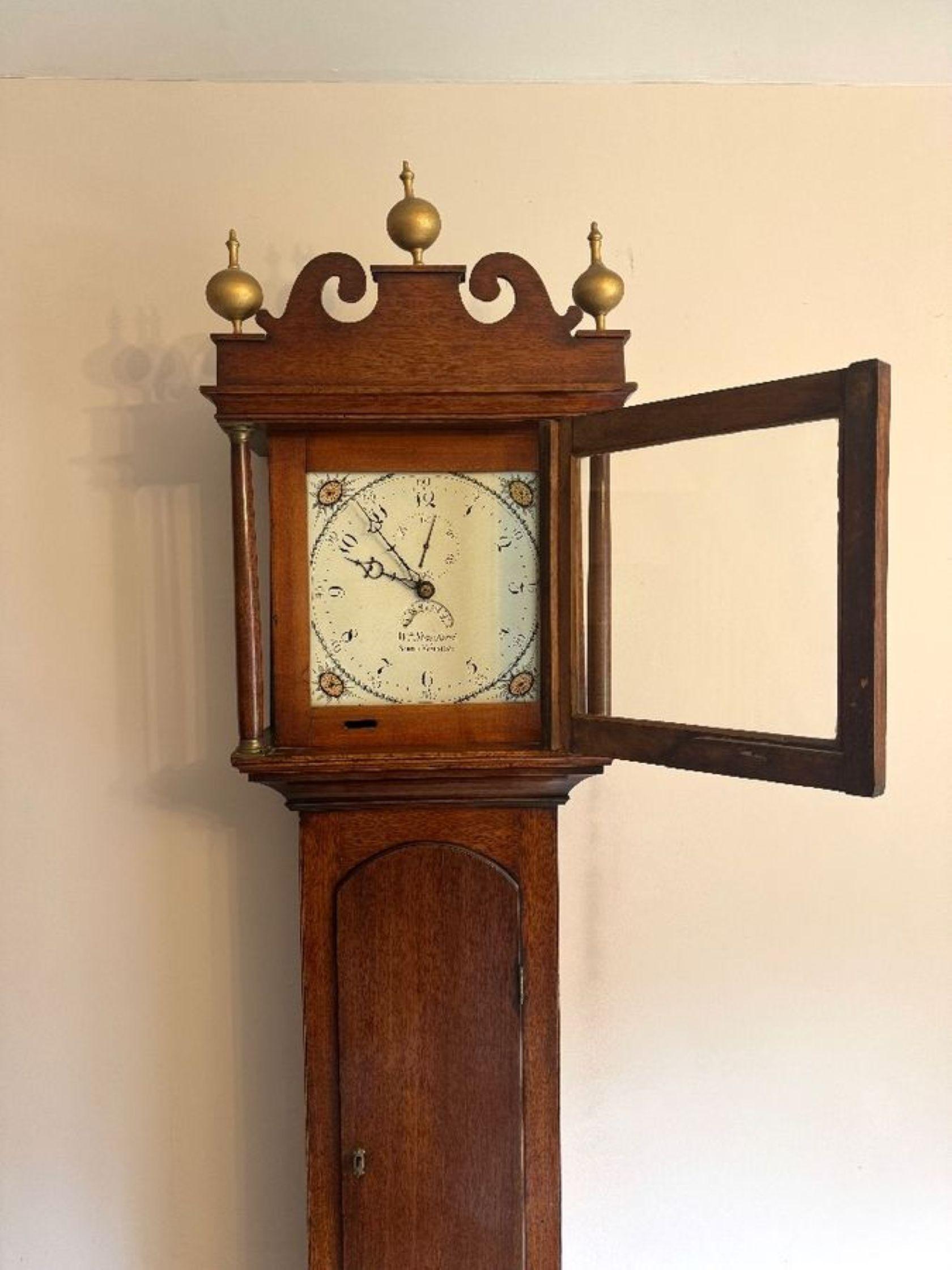 Pendule ancienne à long boîtier en acajou de George III de belle qualité en vente 3