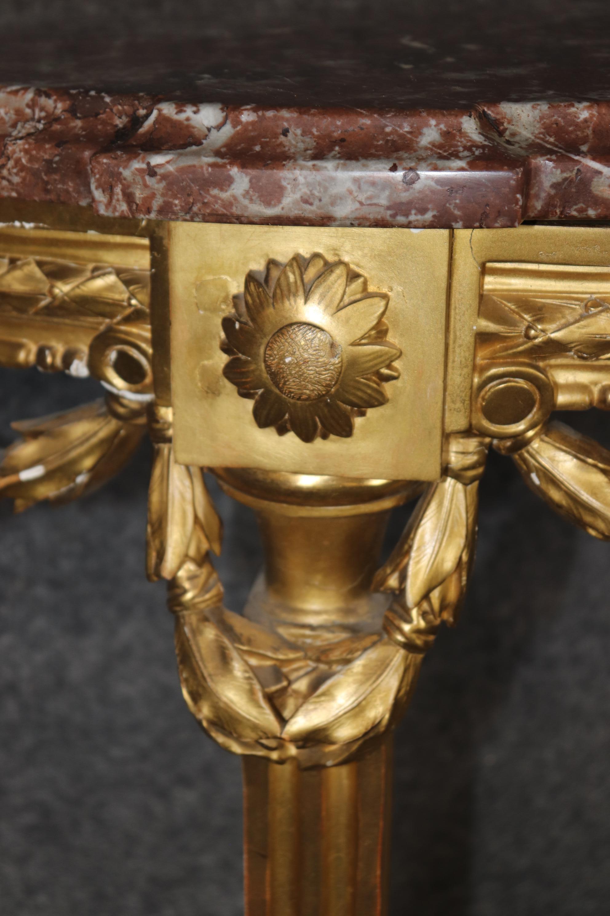 Console murale française ancienne dorée de style Louis XVI avec plateau en marbre rouge de qualité supérieure en vente 1