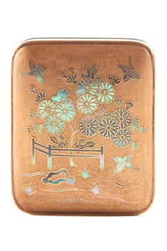 Caja Oriental Antigua Lacada con Incrustaciones de Fina Calidad