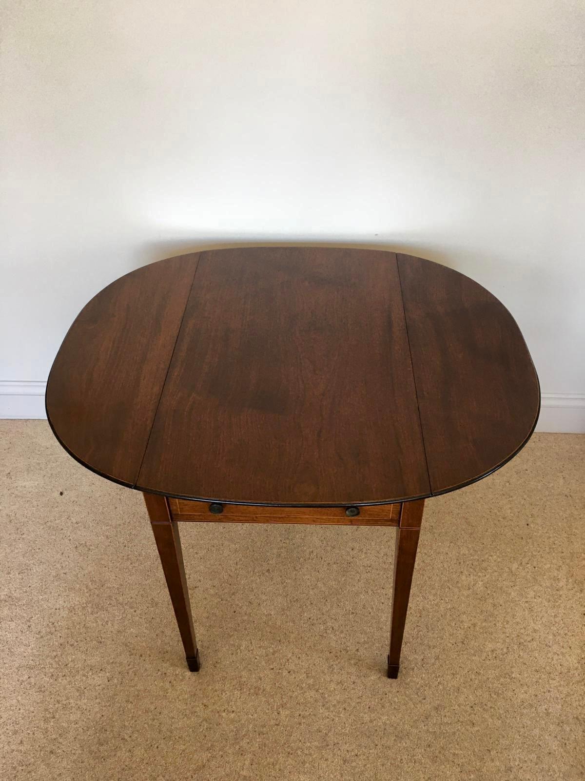 Mesa Pembroke antigua de caoba con incrustaciones de alta calidad siglo XIX en venta