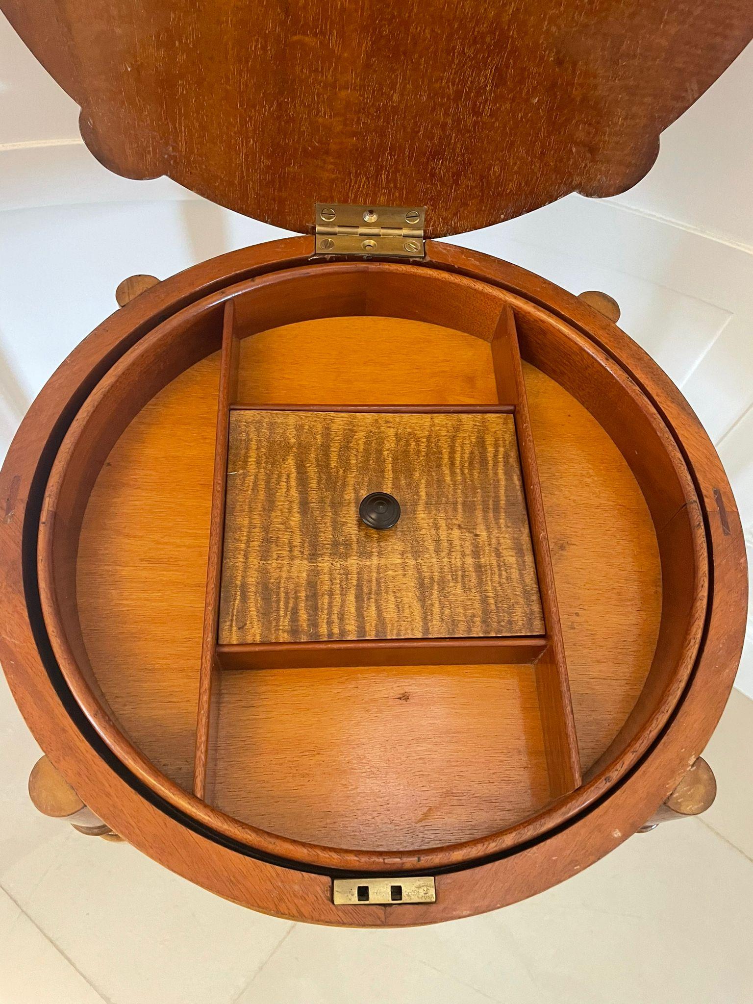 Citronnier Table centrale en bois de satin marqueté d'antiquités de belle qualité en vente