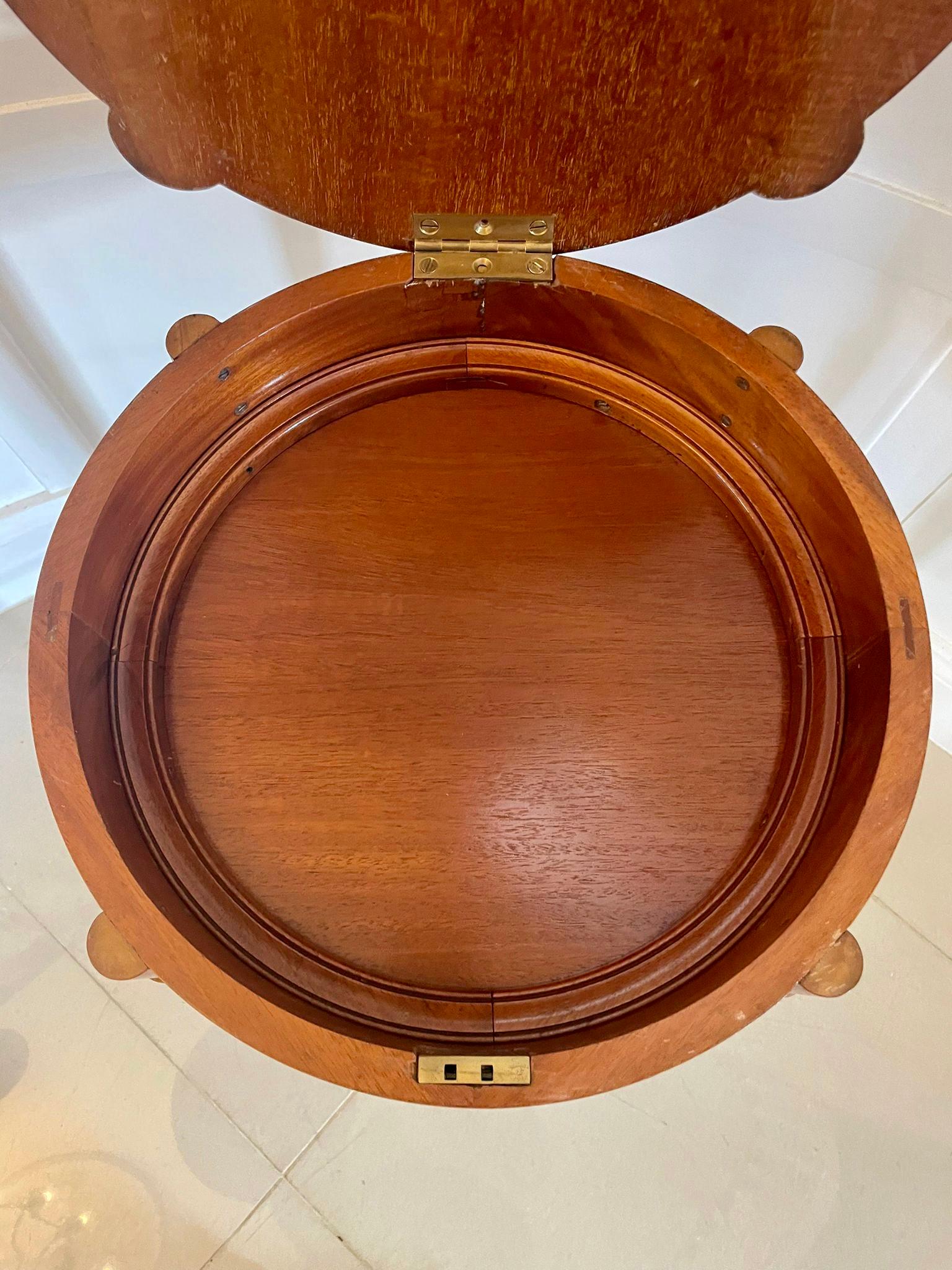 Table centrale en bois de satin marqueté d'antiquités de belle qualité en vente 1