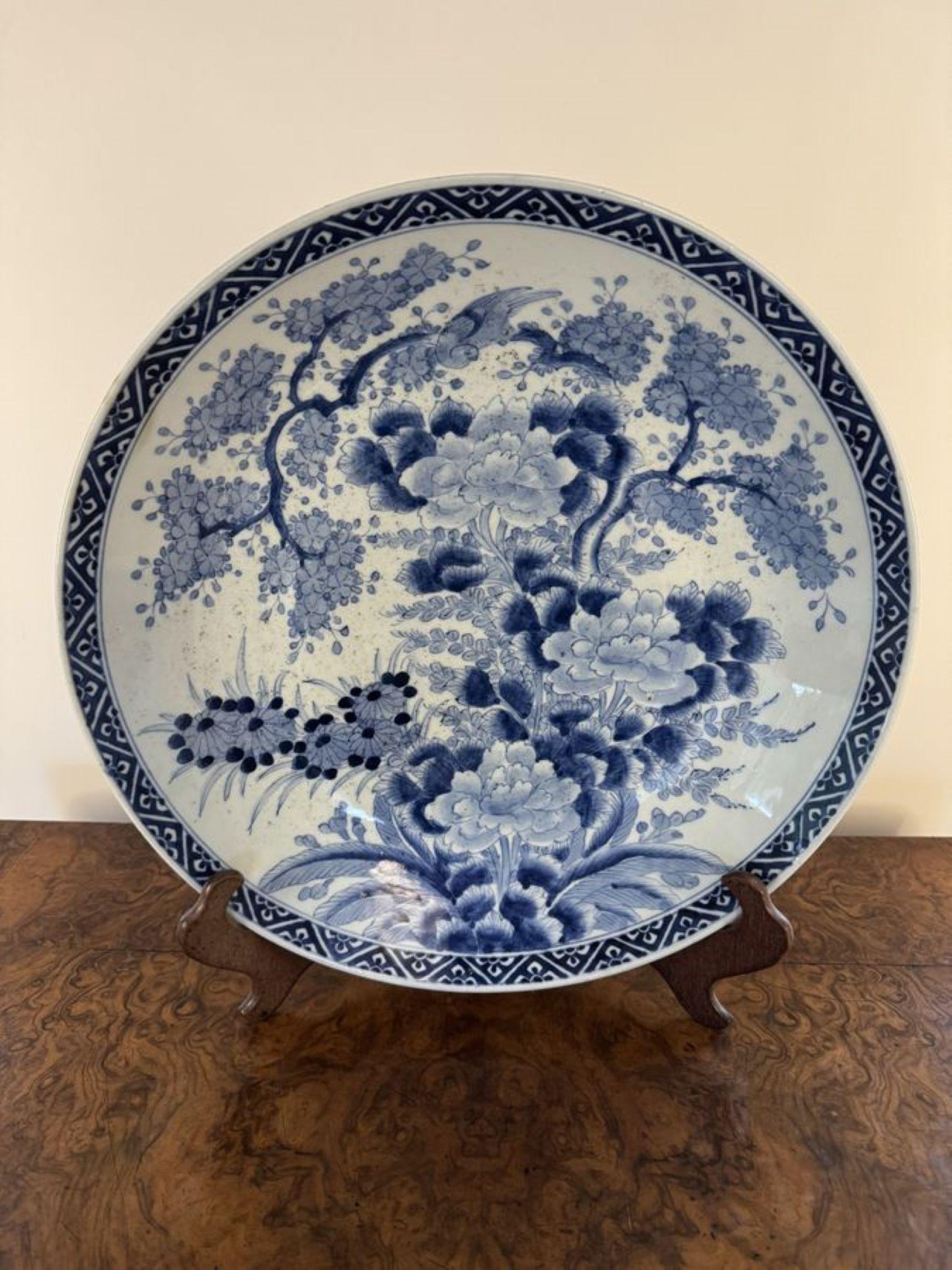 20th Century Fine quality antique Japanese blue and white imari charger For Sale