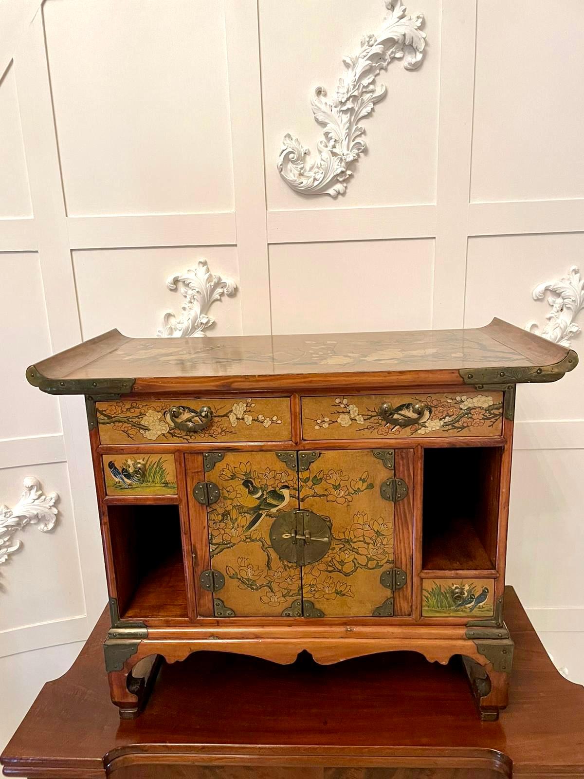 Fine Quality Antique Japanese Floral Decorated Table Cabinet 4