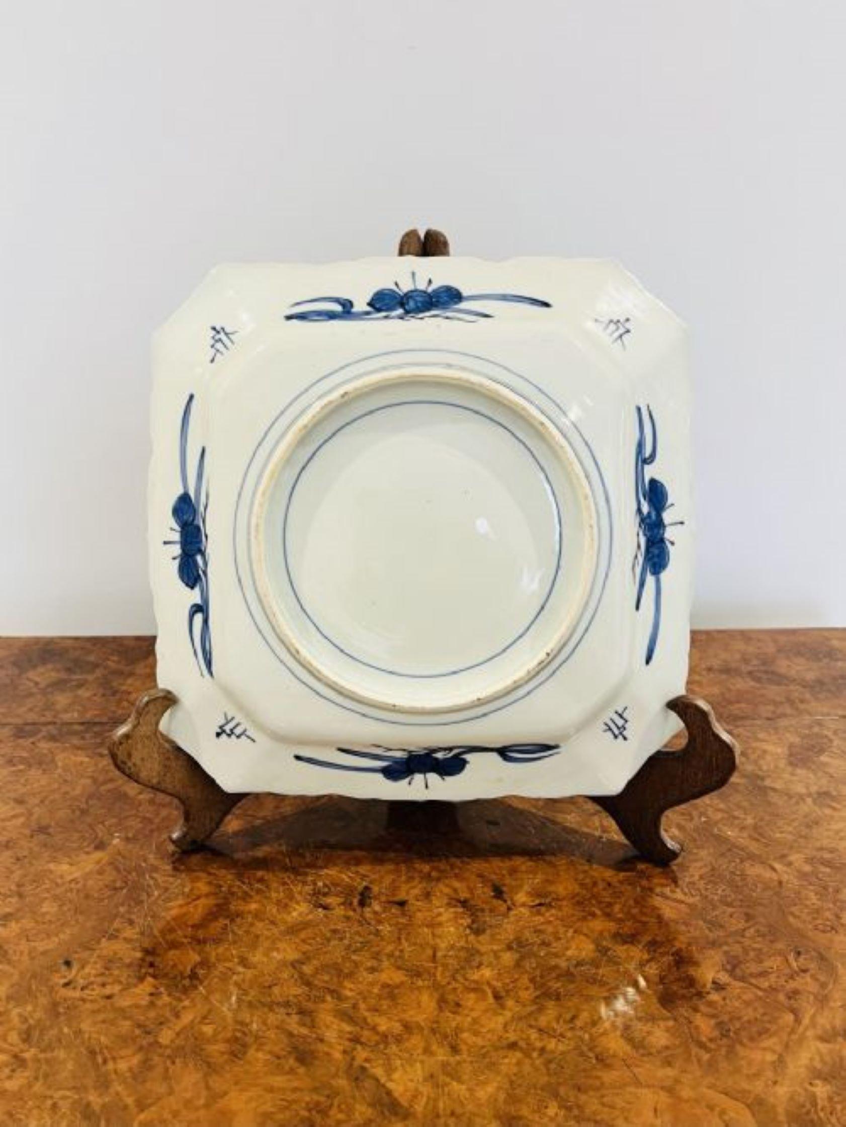 Fine quality antique Japanese Imari large square plate  In Good Condition For Sale In Ipswich, GB