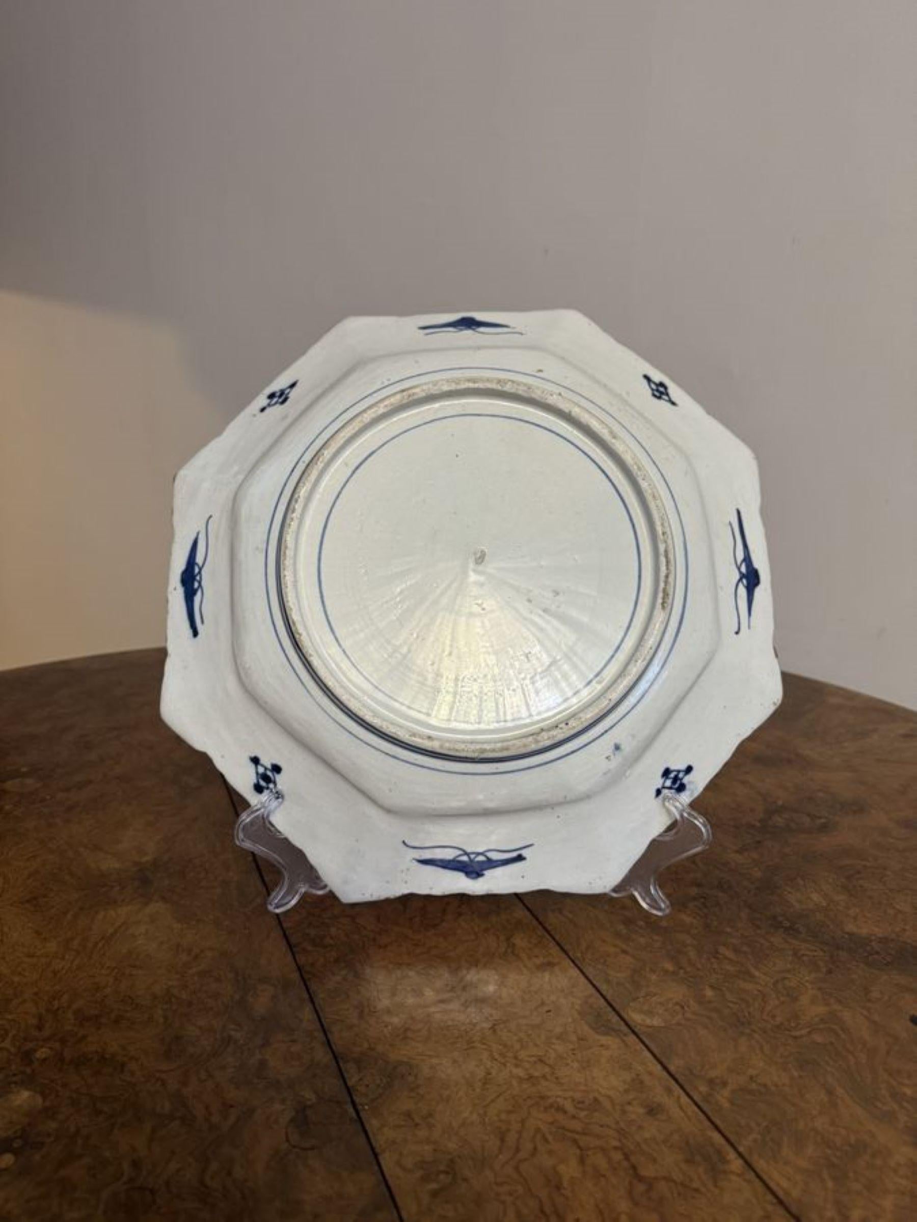 Plato octogonal imari japonés antiguo de gran calidad Japonizado en venta