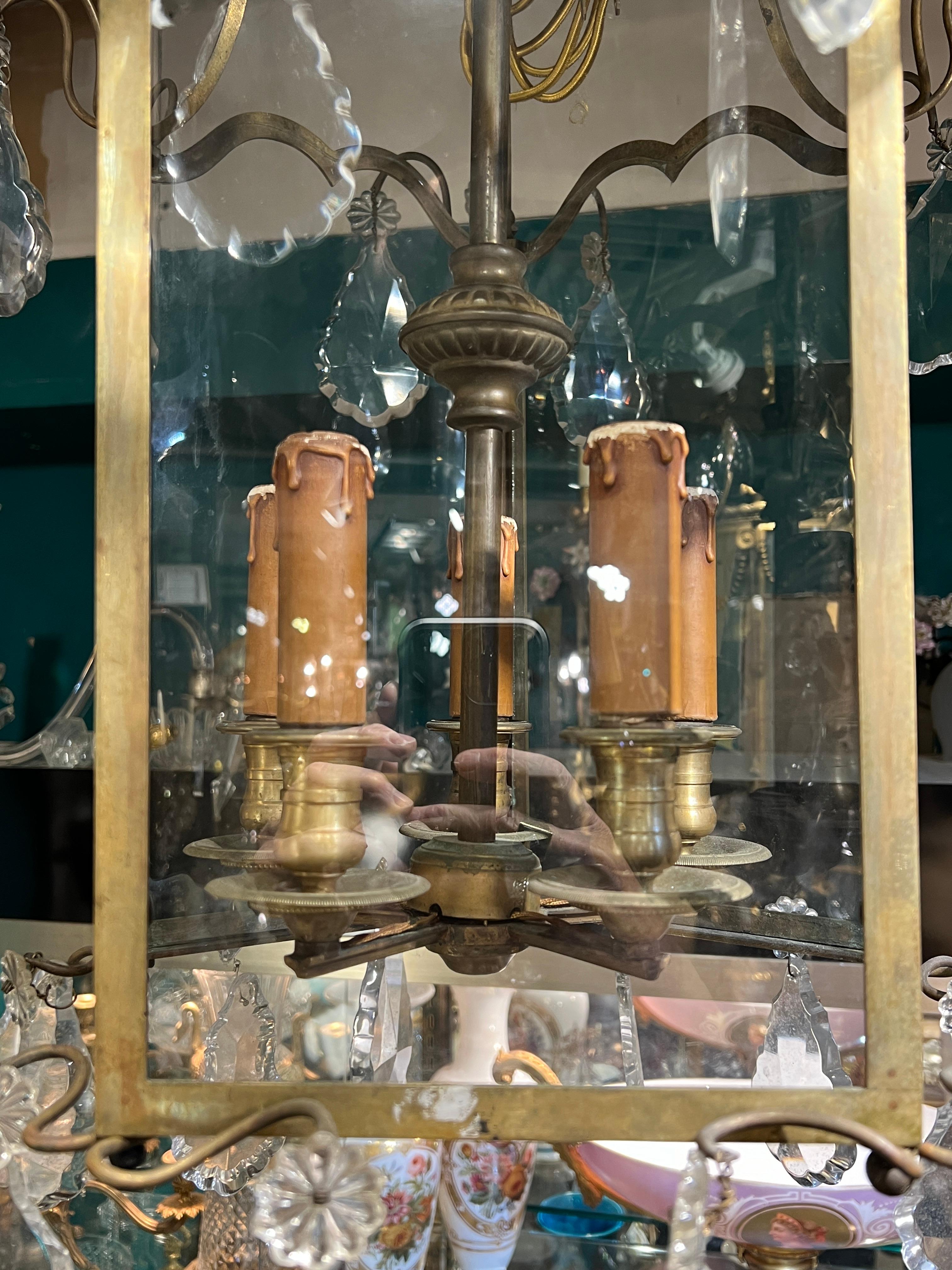 Français Lanterne à quatre lumières ancienne de style Louis XVI de qualité supérieure en vente