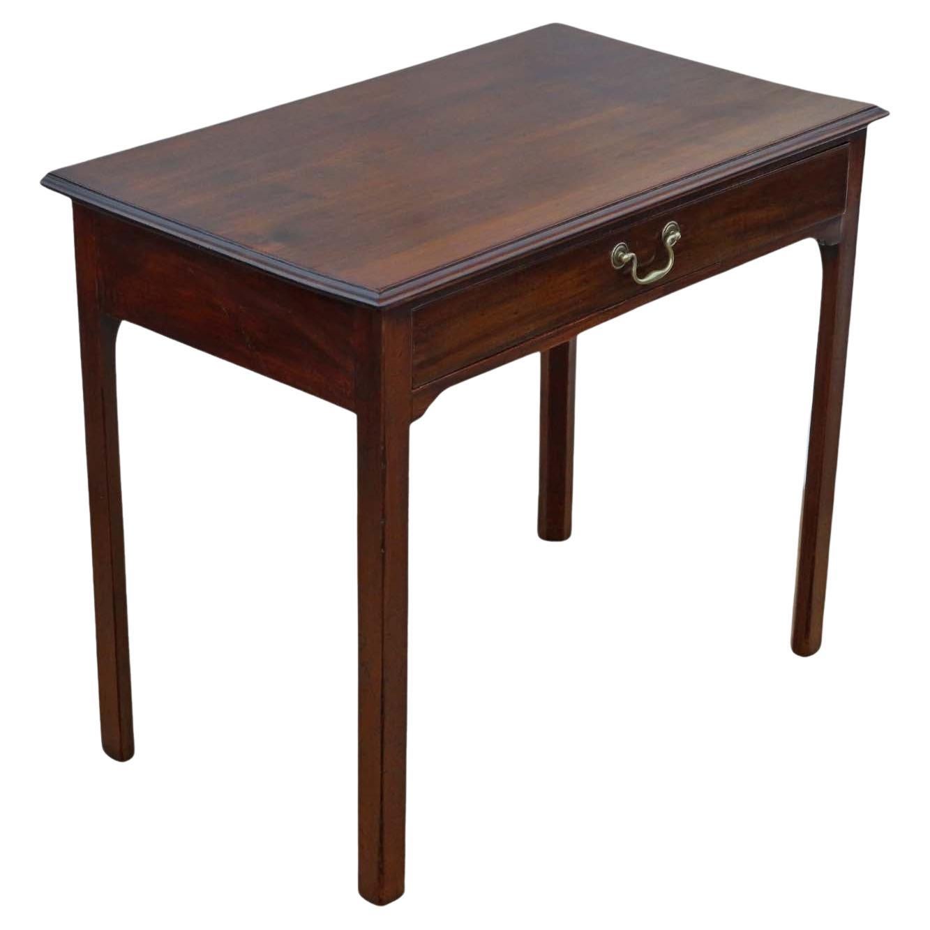 Table à écrire ancienne en acajou géorgien de belle qualité - Début du 19e siècle Bureau d'appoint.

Cette pièce exceptionnelle bénéficie d'une construction solide avec des joints serrés et sans vermine. Elle rayonne de caractère et d'allure en tant