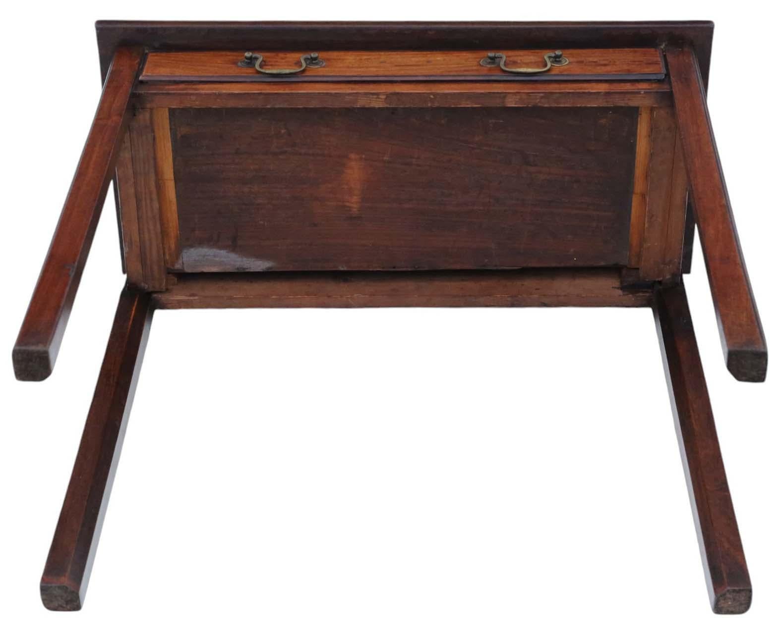Table à écrire ancienne en acajou de belle qualité - Fin du 18ème siècle Dressing en vente 3