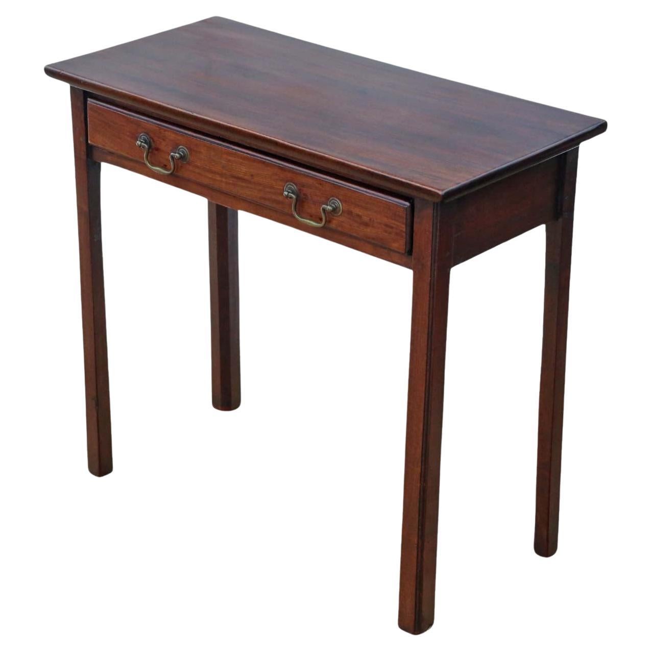 Table à écrire géorgienne en acajou cubain - Fin du 18e siècle Bureau d'appoint Dressing.

Cette pièce exceptionnelle bénéficie d'une construction solide avec des joints serrés et sans vermine. Elle rayonne de caractère et d'allure en tant que