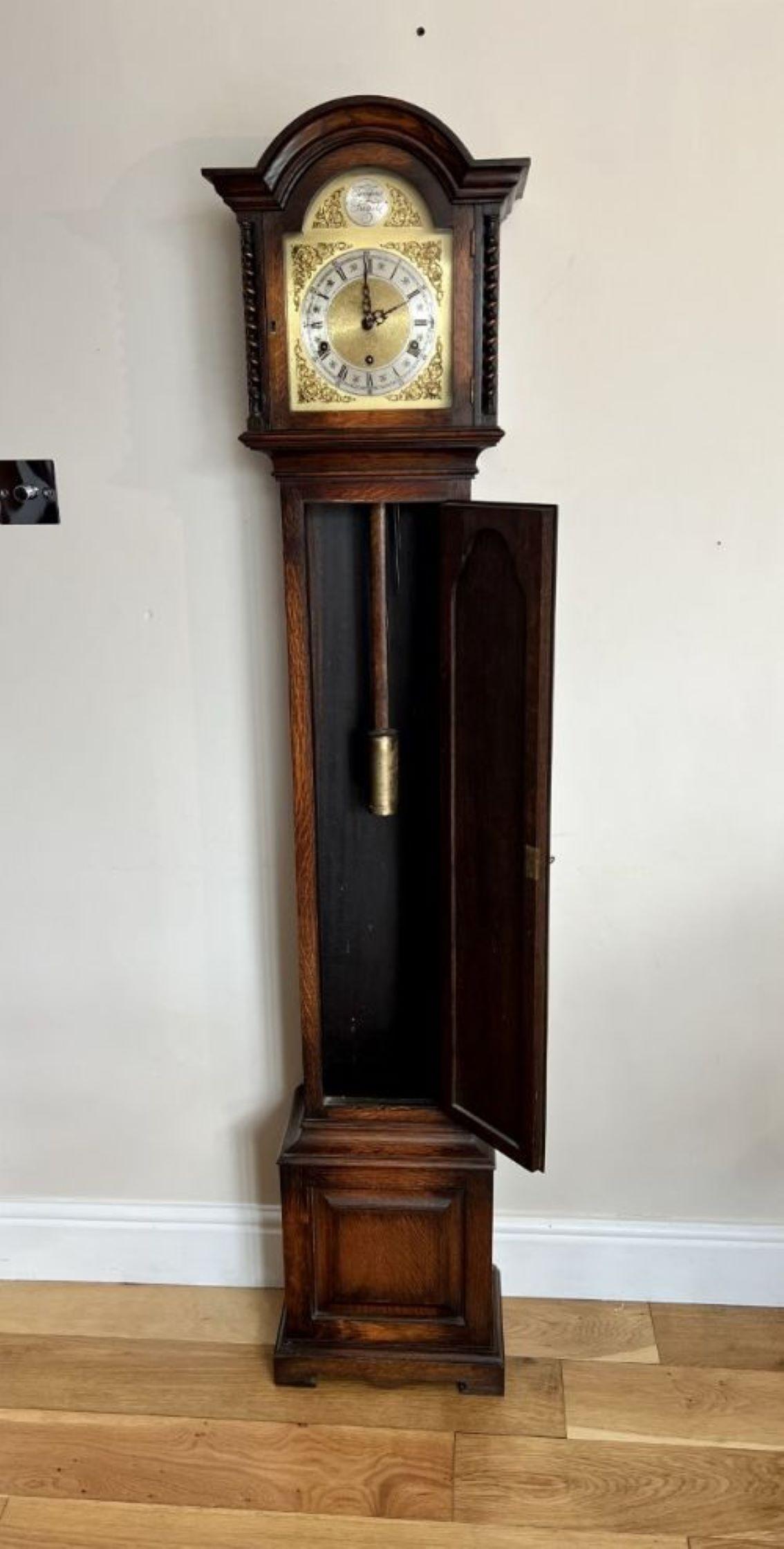 Feine hochwertige antike 8 Tage-Grandmother-Uhr aus Eiche in hoher Qualität im Zustand „Gut“ in Ipswich, GB