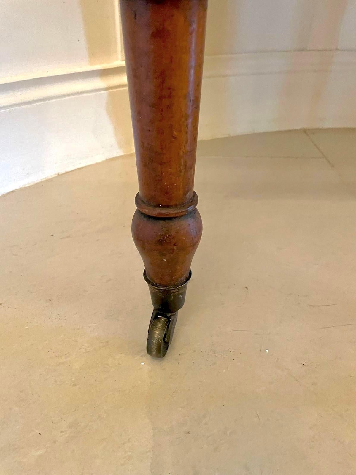 Aparador antiguo de caoba con incrustaciones de latón de la Regencia de gran calidad en venta 1
