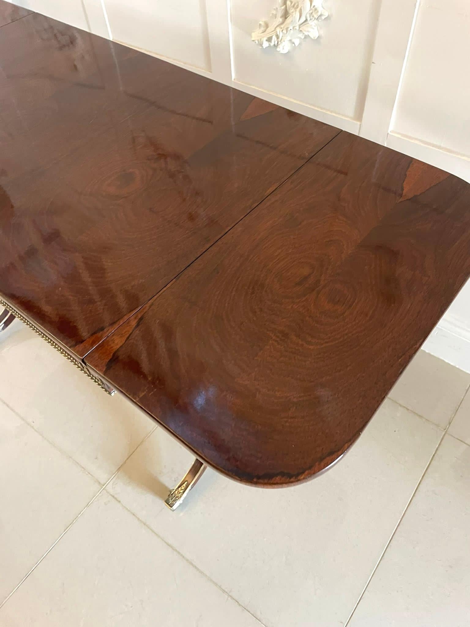 XIXe siècle Canapé/table d'appoint en palissandre incrusté de laiton de style Régence de qualité ancienne en vente
