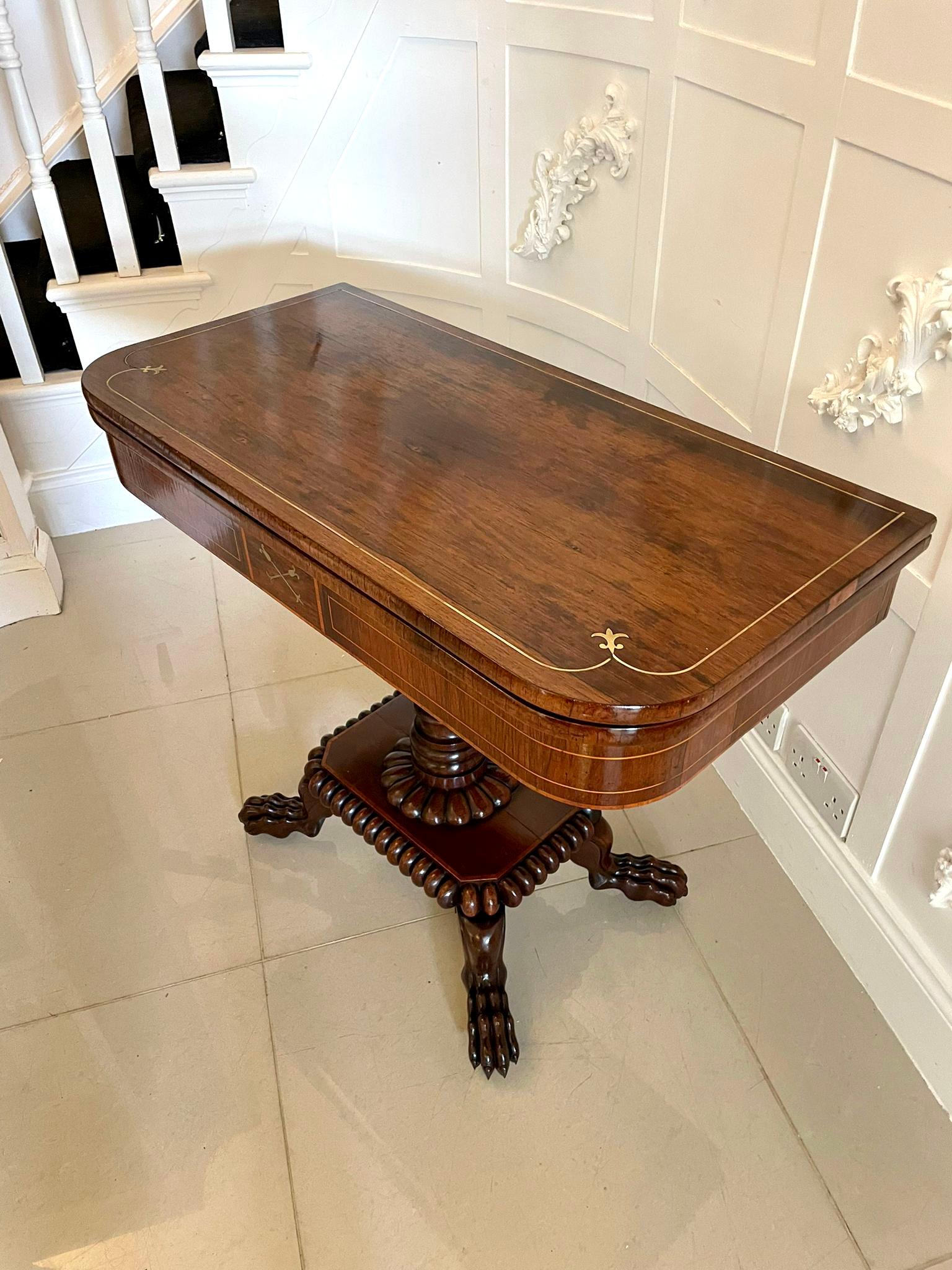 XIXe siècle Table à cartes/côté en bois de rose sculpté et incrusté de laiton, de style Régence, de belle qualité en vente