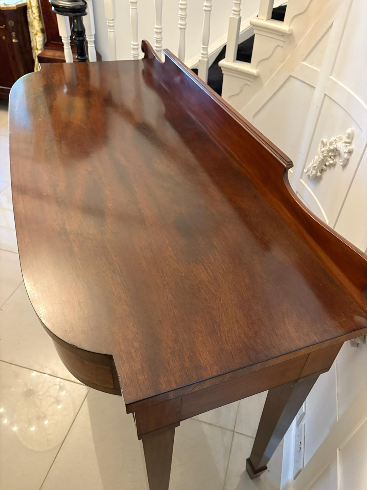 Fine Quality Antique Regency Mahogany Serving / Side Table en vente 4
