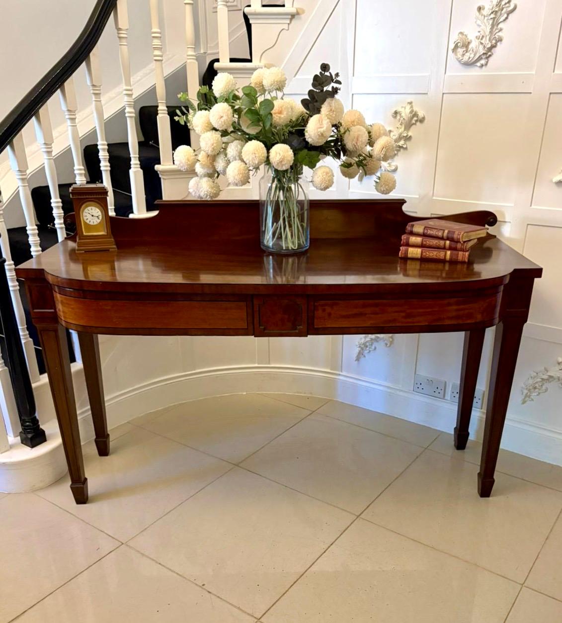 A superb quality Regency mahogany serving table of impressive proportion featuring a beautifully figured top with shaped scrolling gallery back, a hallmark of refined early 19th-century design. The table is fitted with two mahogany-lined frieze
