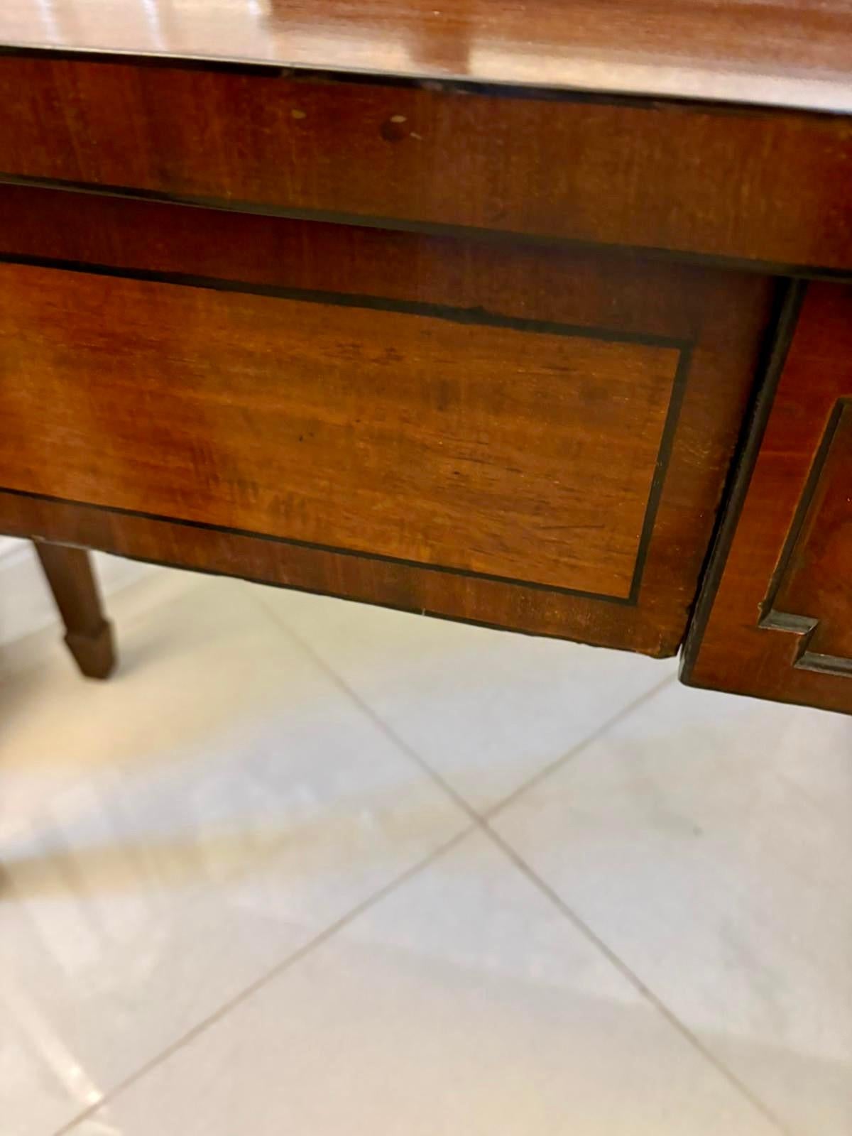 Anglais Fine Quality Antique Regency Mahogany Serving / Side Table en vente