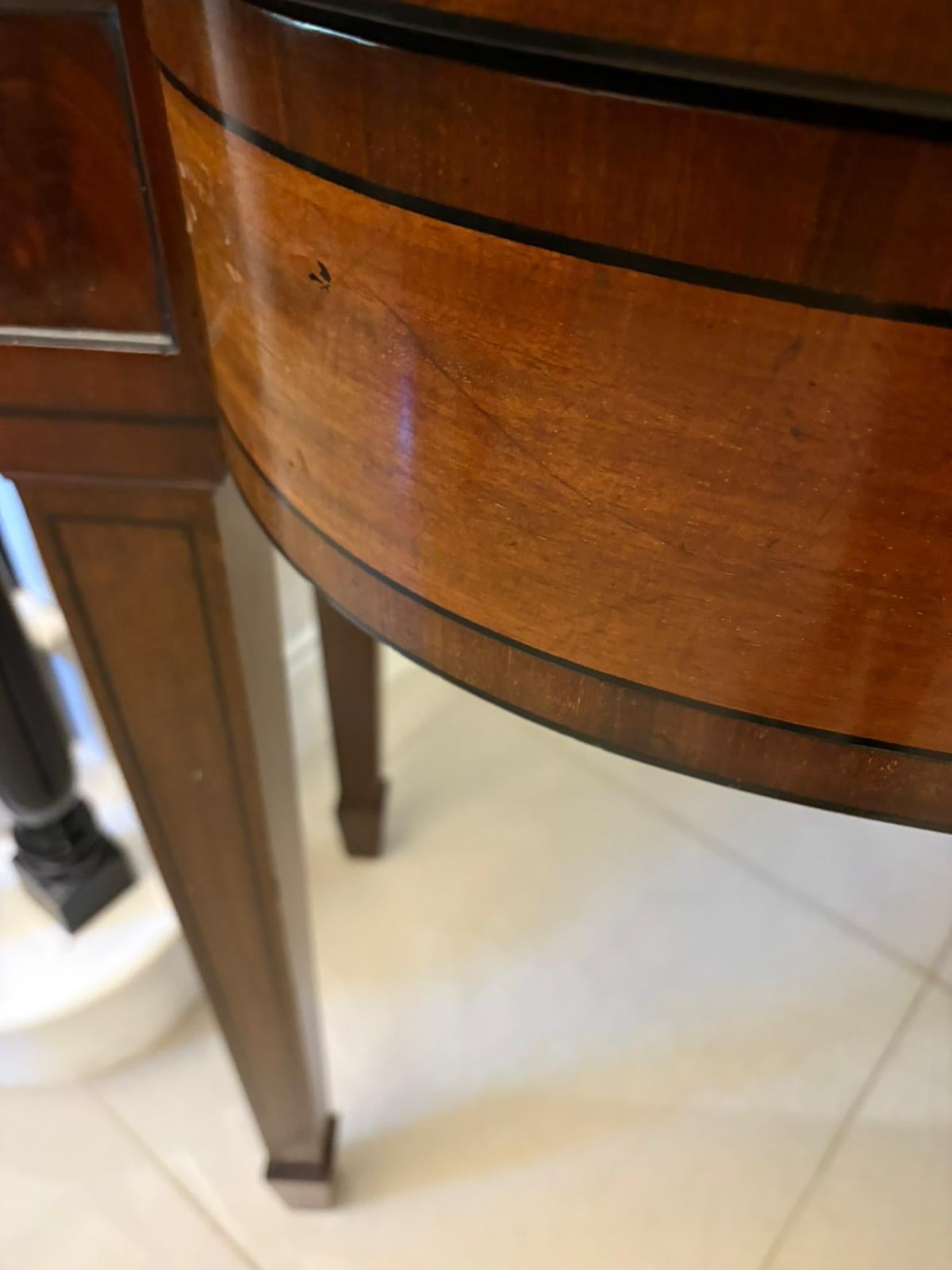 Fine Quality Antique Regency Mahogany Serving / Side Table Bon état - En vente à Suffolk, GB