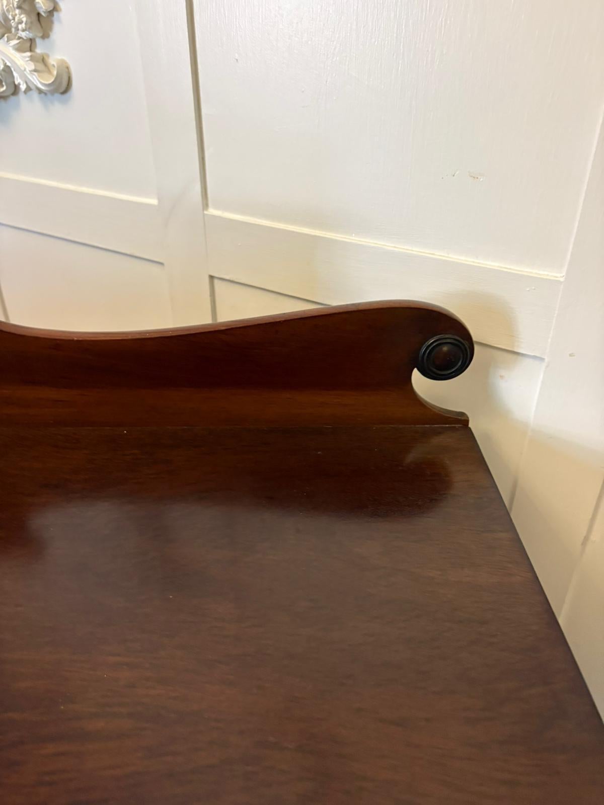 XIXe siècle Fine Quality Antique Regency Mahogany Serving / Side Table en vente