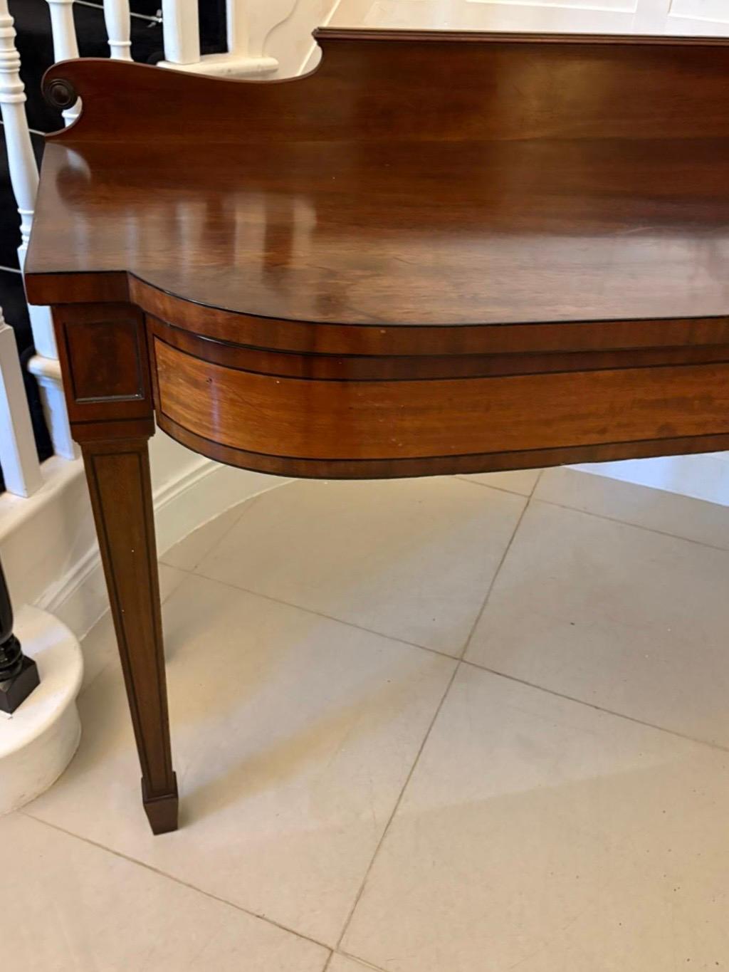 Fine Quality Antique Regency Mahogany Serving / Side Table en vente 3