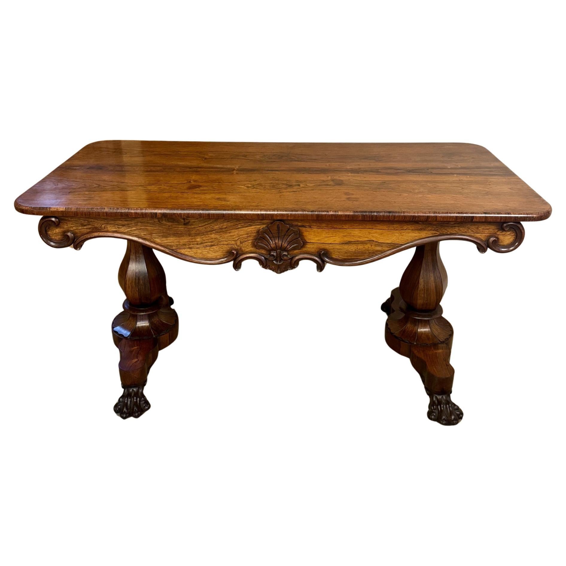 Table centrale en bois de rose de style régence de belle qualité en vente