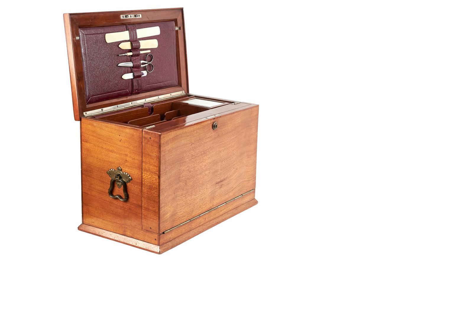 Caja antigua de papelería de gran calidad en venta 3