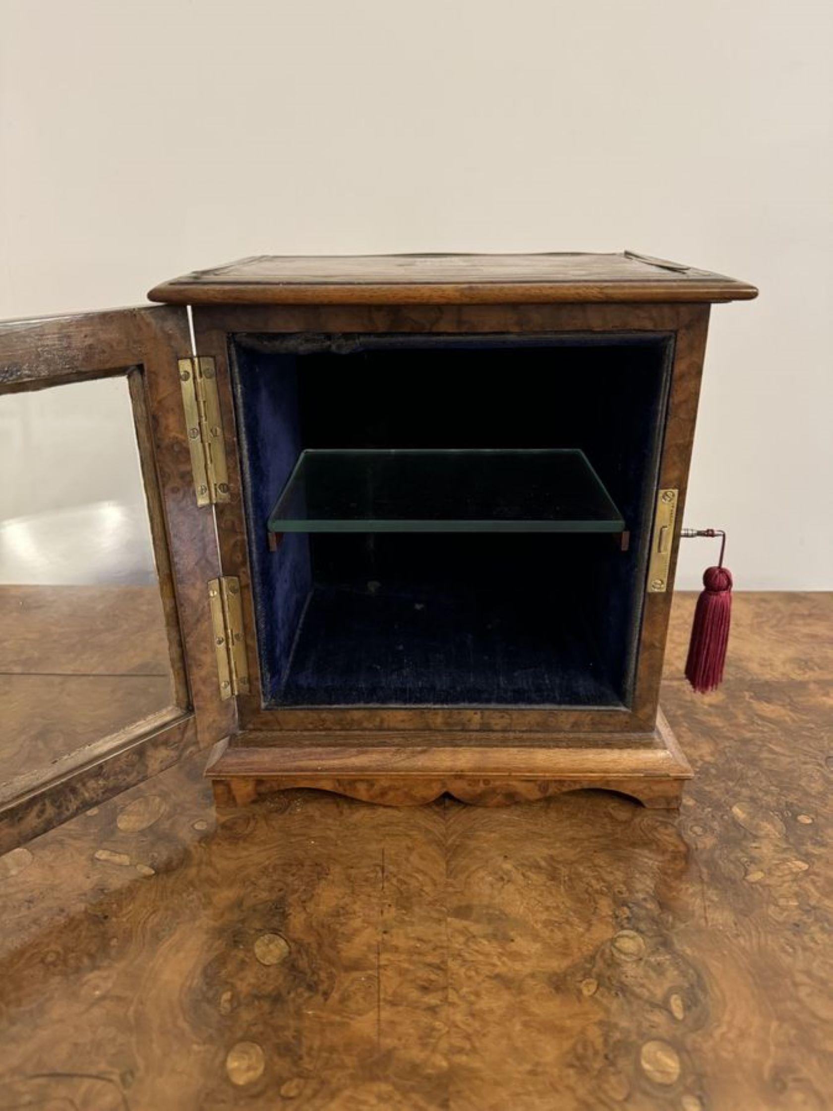 Meuble de table victorien ancien de qualité en ronce de noyer et laiton Bon état - En vente à Ipswich, GB