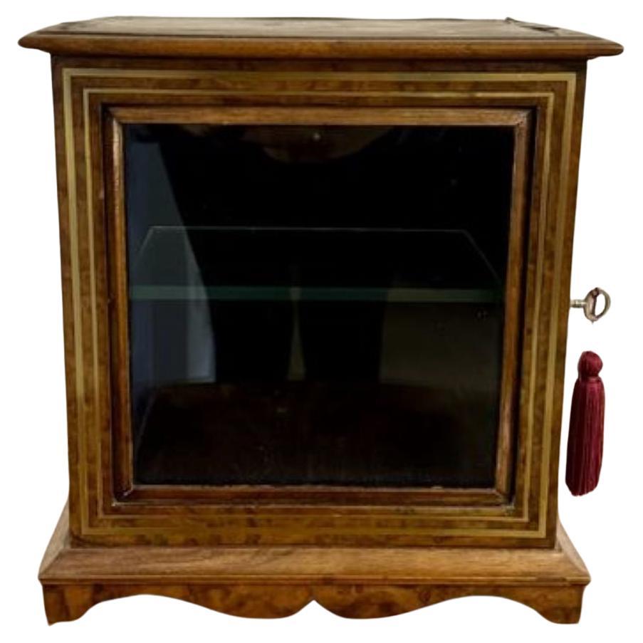 Meuble de table victorien ancien de qualité en ronce de noyer et laiton en vente
