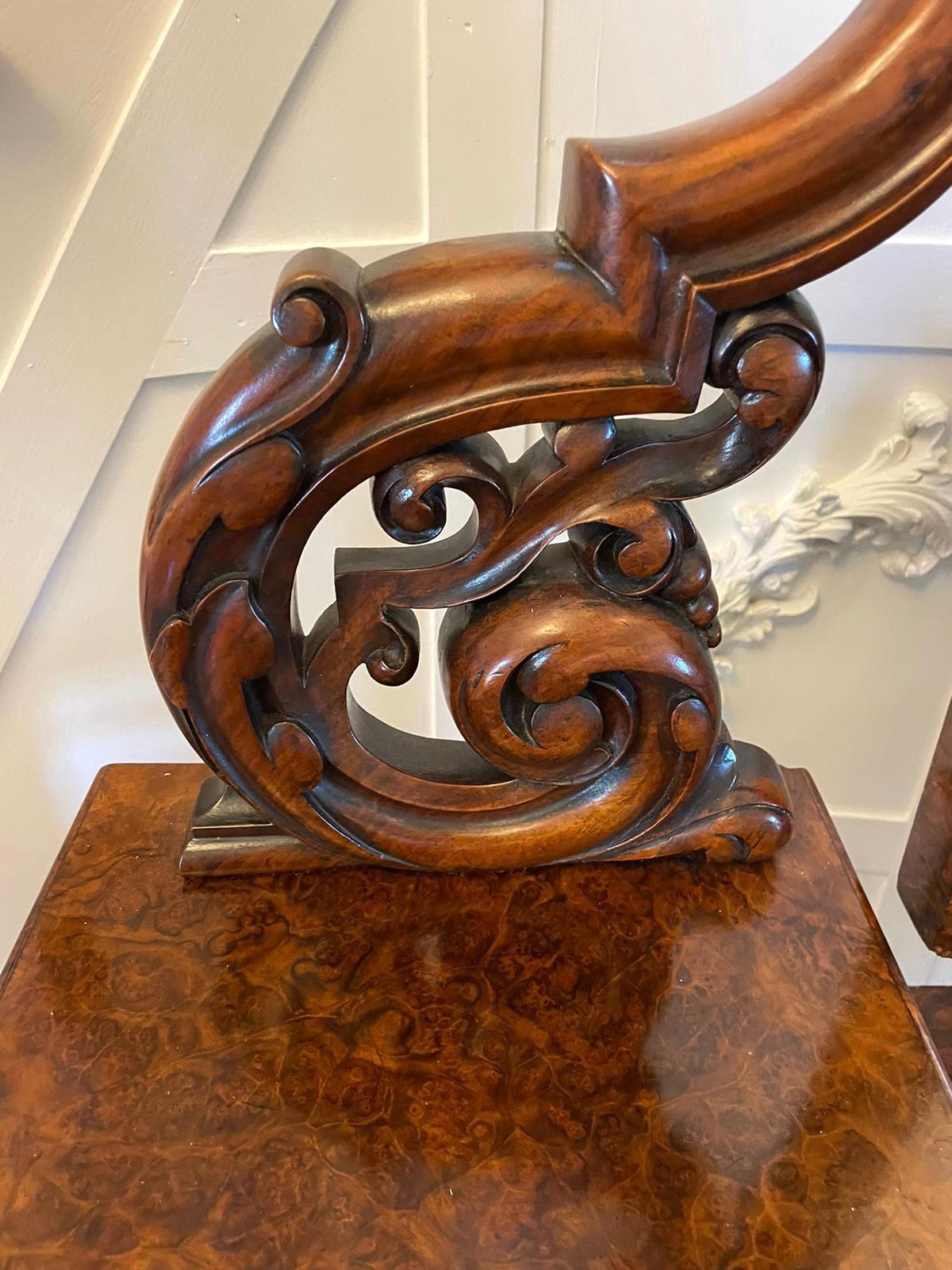 Table de coiffeuse victorienne ancienne en ronce de noyer de qualité supérieure en vente 7