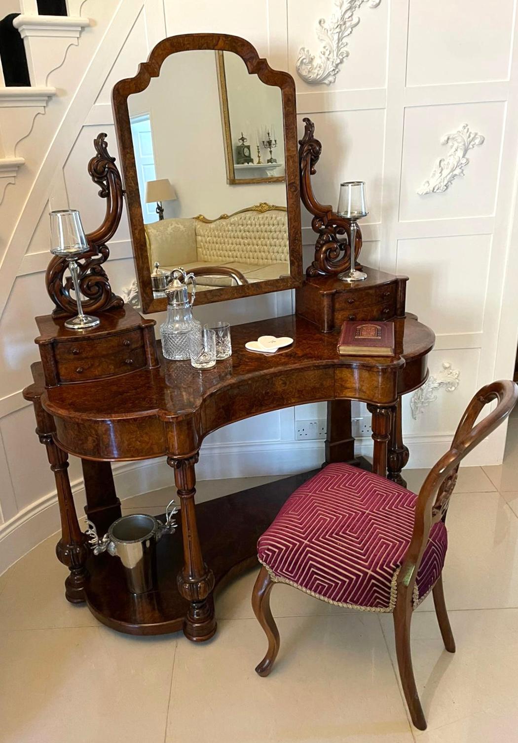 Fine quality antique Victorian burr walnut dressing table having a quality burr walnut shaped framed adjustable mirror flanked by shaped solid walnut carved supports above four bow fronted burr walnut drawers with original turned walnut knobs. Its