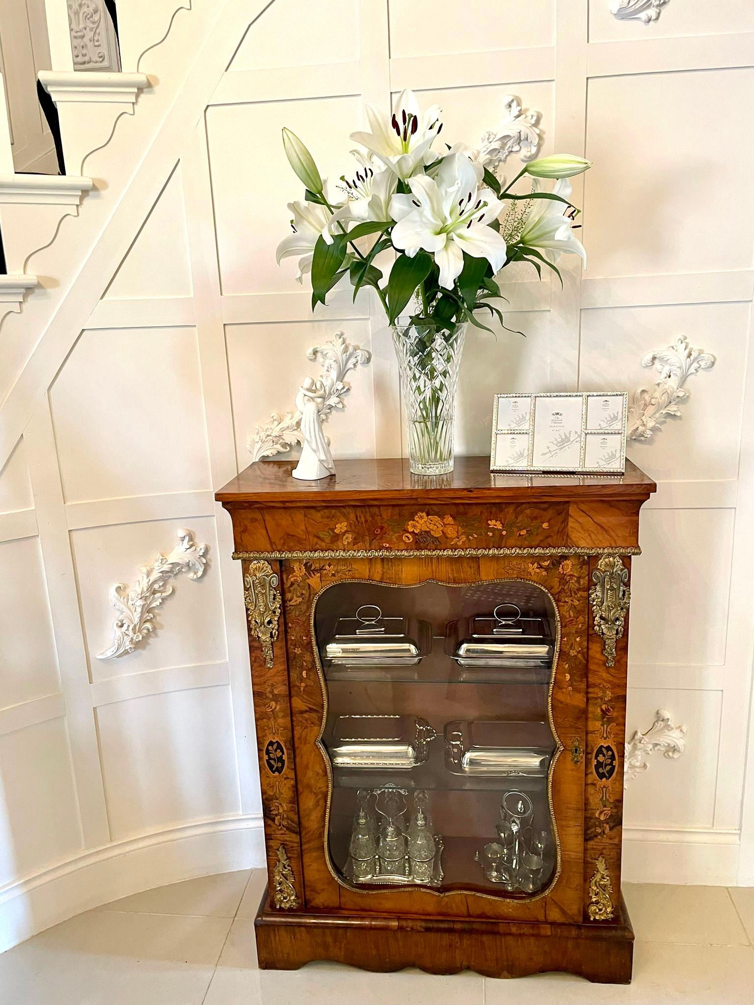 Fine quality antique Victorian burr walnut floral marquetry inlaid display cabinet having a quality burr walnut top and fantastic burr walnut floral marquetry inlaid frieze above a burr walnut floral marquetry inlaid shaped glazed door with ornate