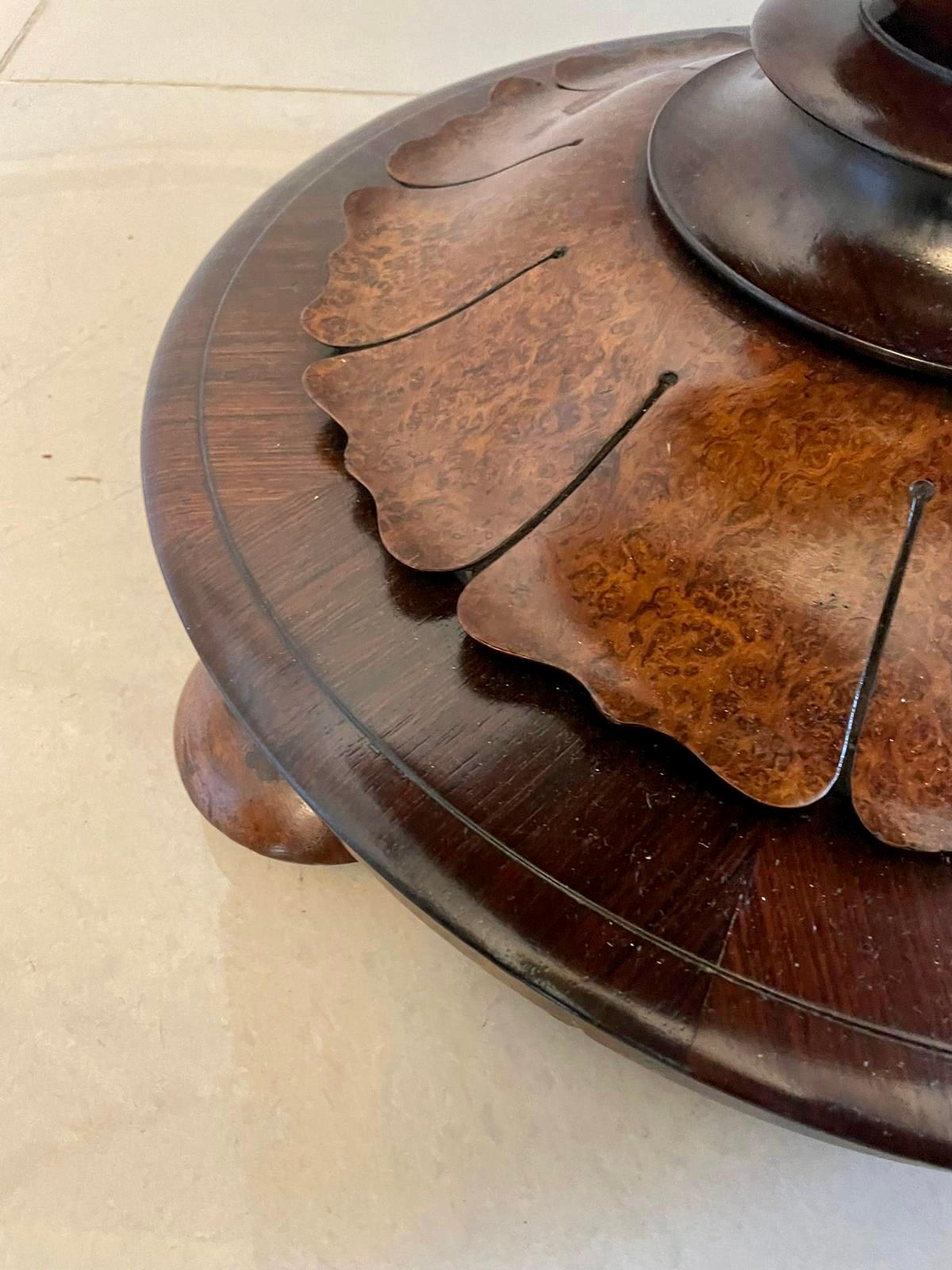 Table à couture victorienne ancienne de qualité en ronce de noyer autoportante de style victorien en vente 9