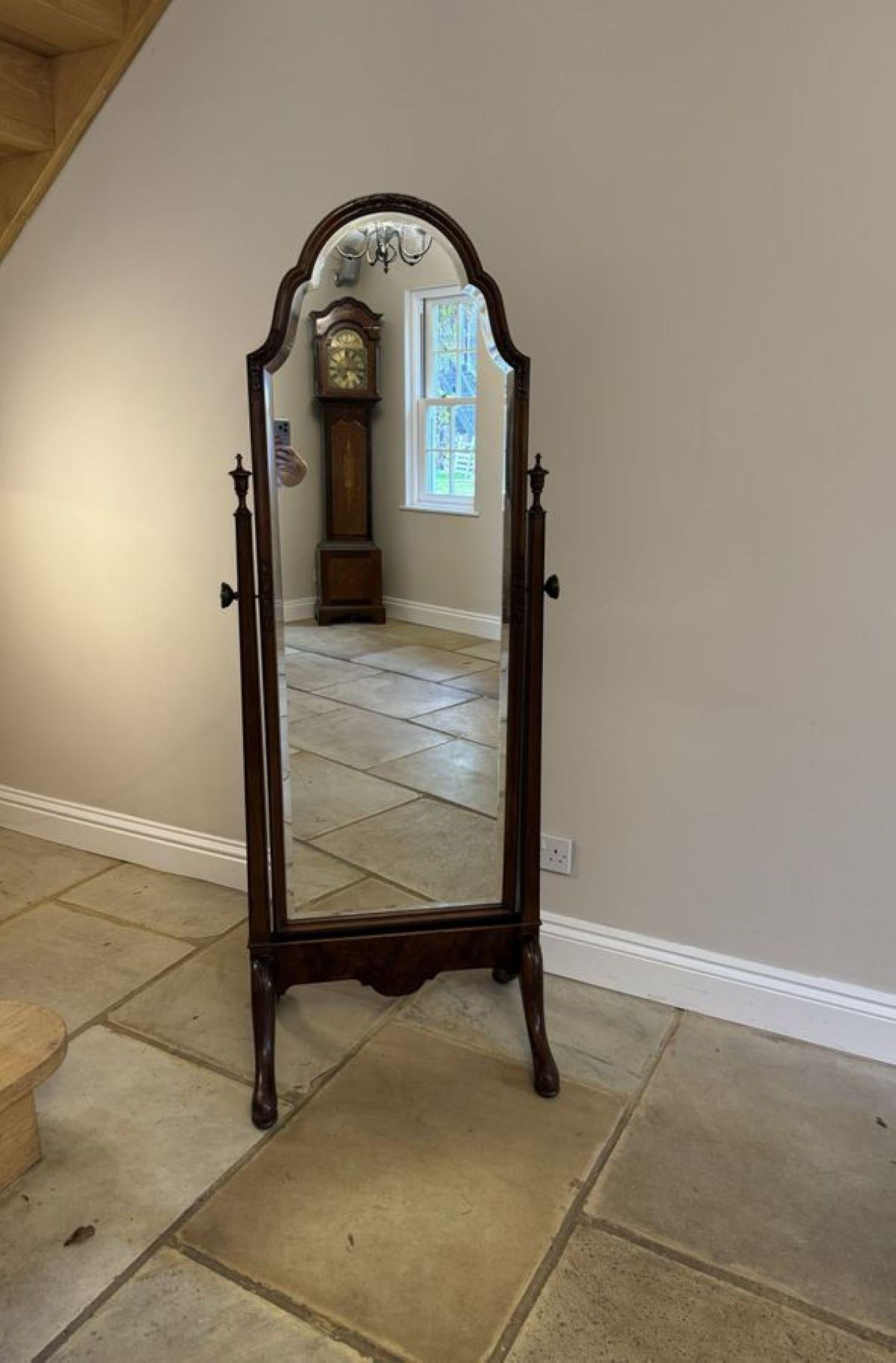 Fine quality antique Victorian carved walnut cheval mirror In Good Condition In Ipswich, GB