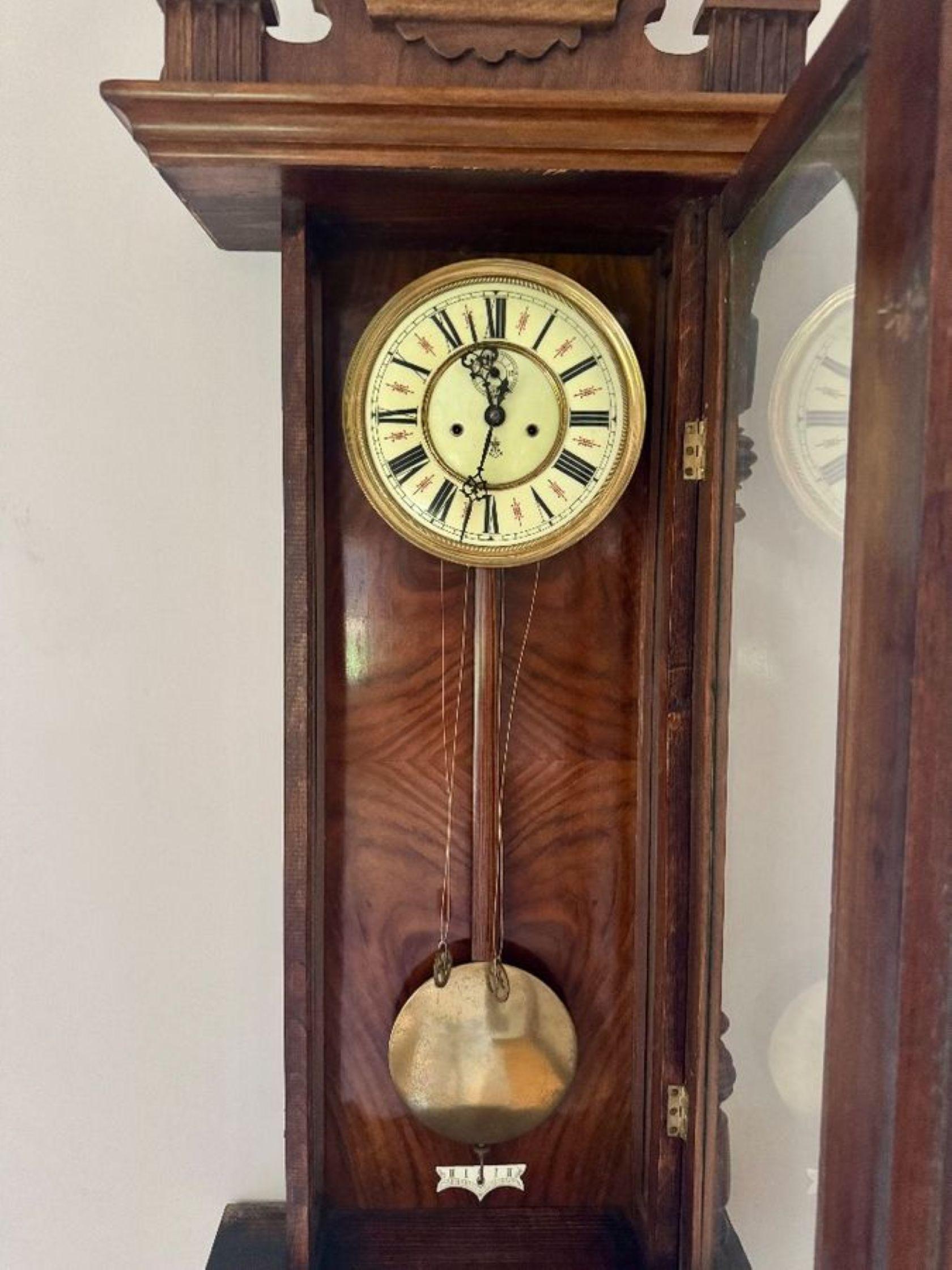 Feine Qualität antiken viktorianischen geschnitzten Nussbaum Wien Doppelgewicht Wanduhr, mit einer Qualität geschnitzten Nussbaum Fall mit geriffelten gedrehten Säulen, mit allen Original-Finale, fantastische geformte oben mit einem geschnitzten