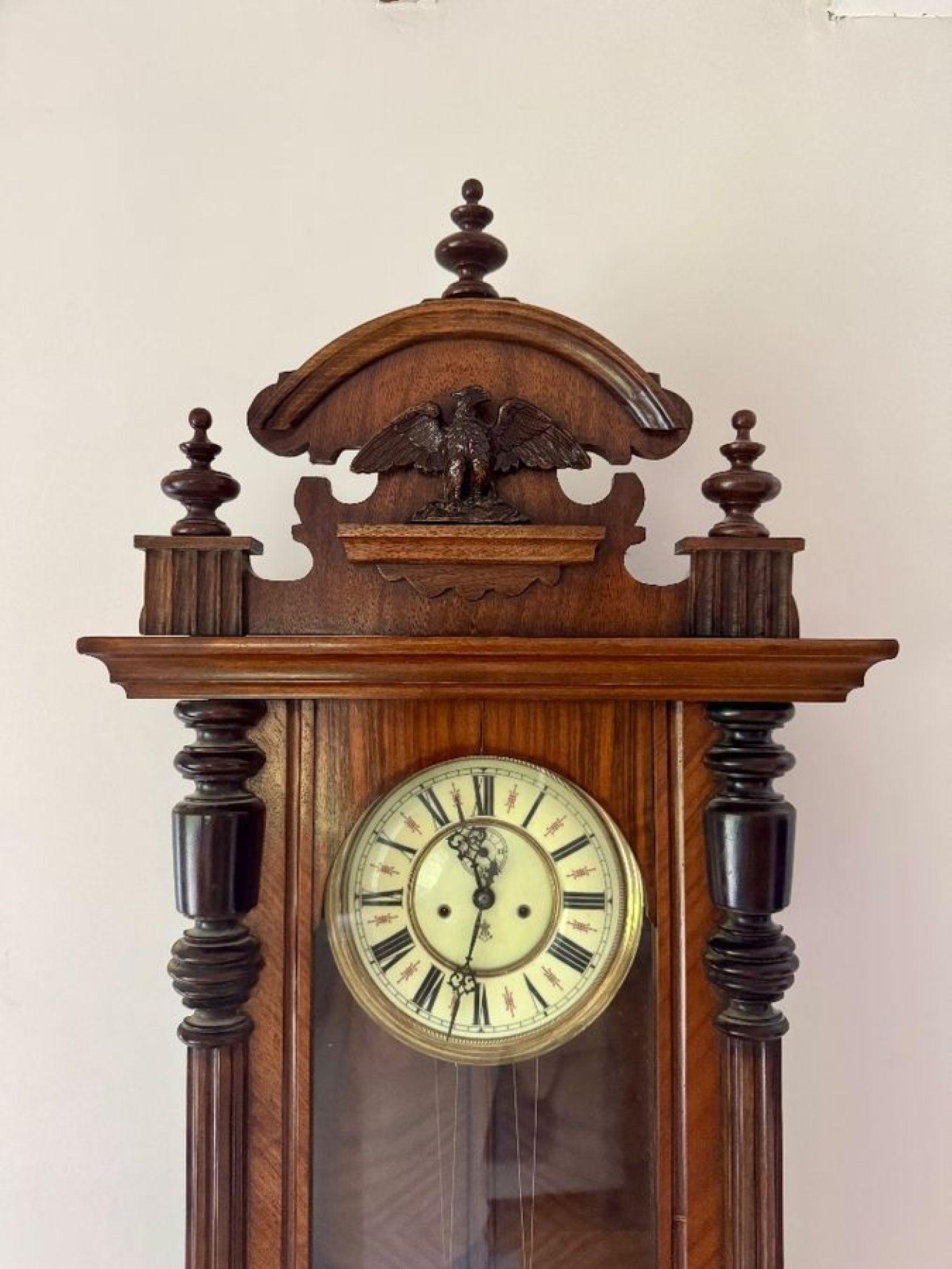 Feine Qualität antiken viktorianischen geschnitzt Nussbaum Wien Doppelgewicht Wanduhr (Handgeschnitzt) im Angebot