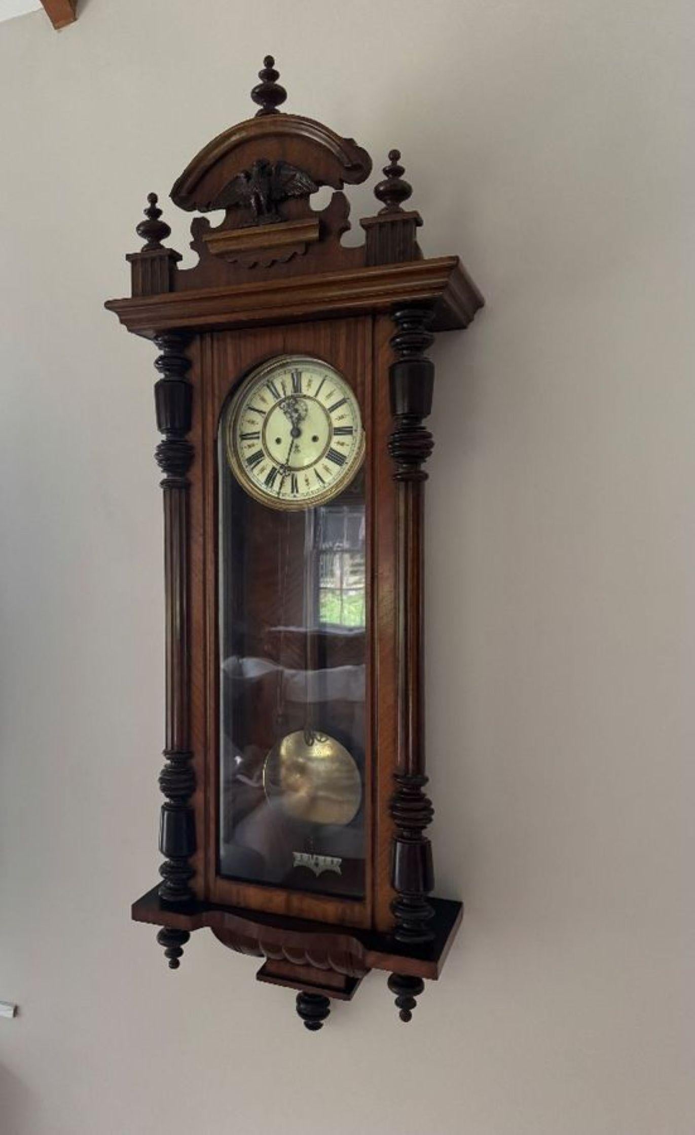 Feine Qualität antiken viktorianischen geschnitzt Nussbaum Wien Doppelgewicht Wanduhr (Messing) im Angebot