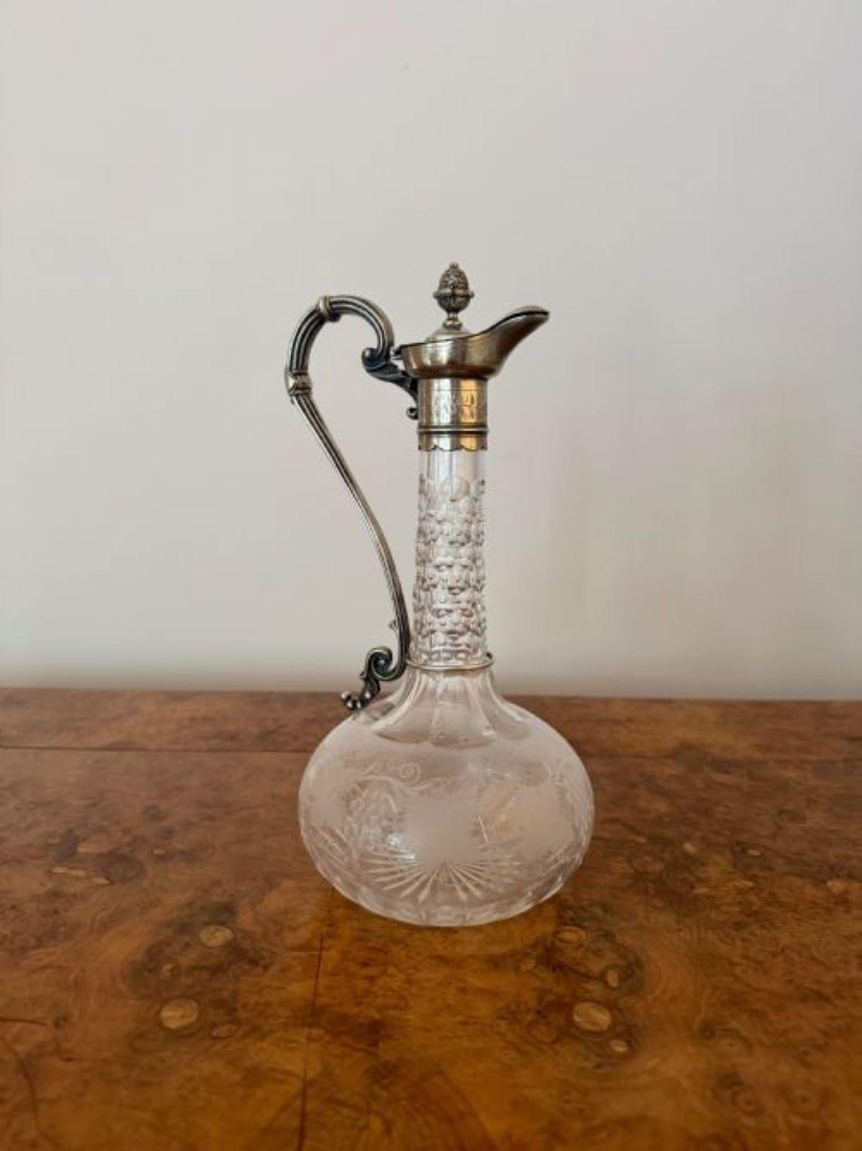 Buriné Pichet �à bordeaux en verre gravé et argenté de style victorien, de belle qualité. en vente