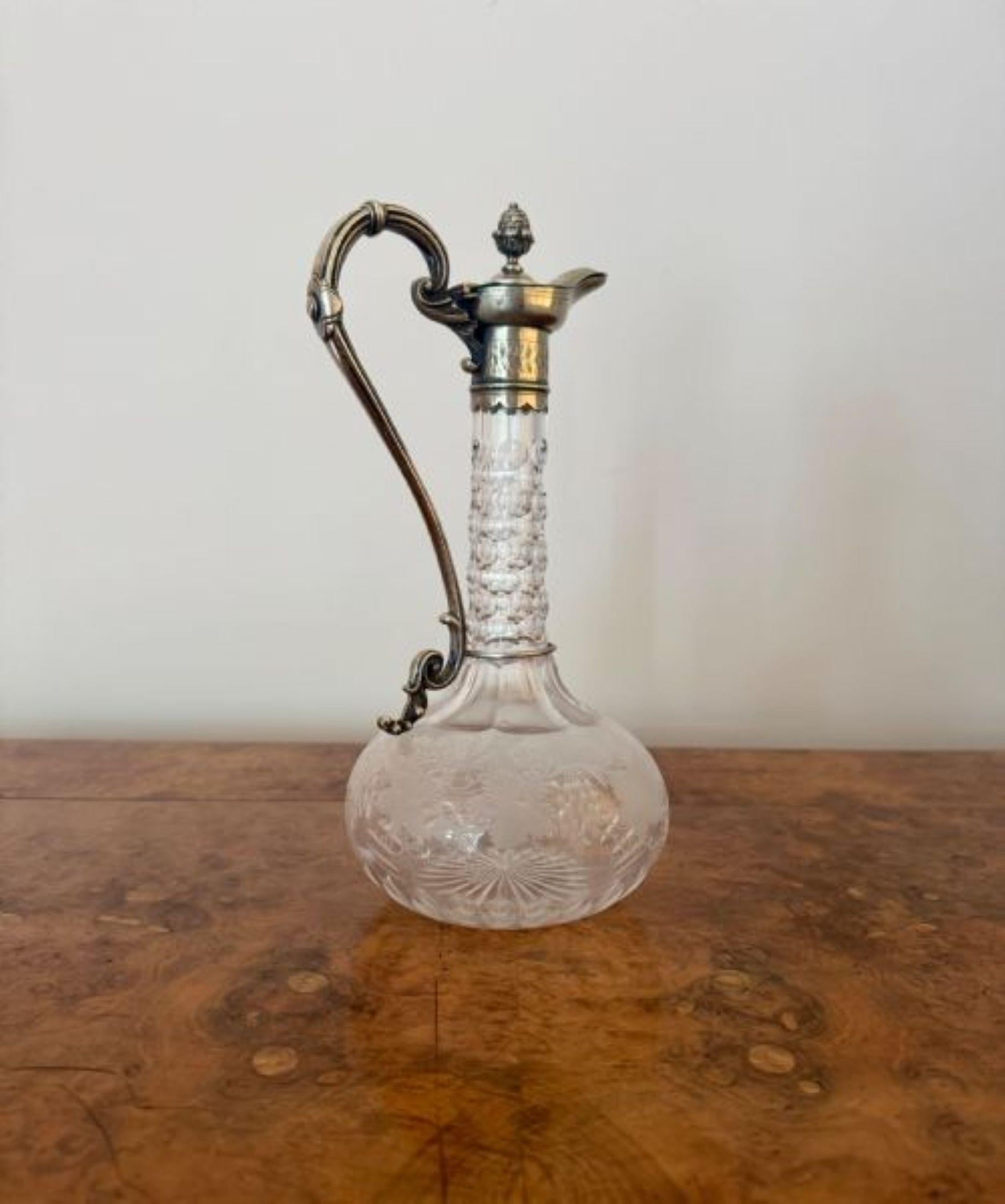 Plaqué argent Pichet à bordeaux en verre gravé et argenté de style victorien, de belle qualité. en vente