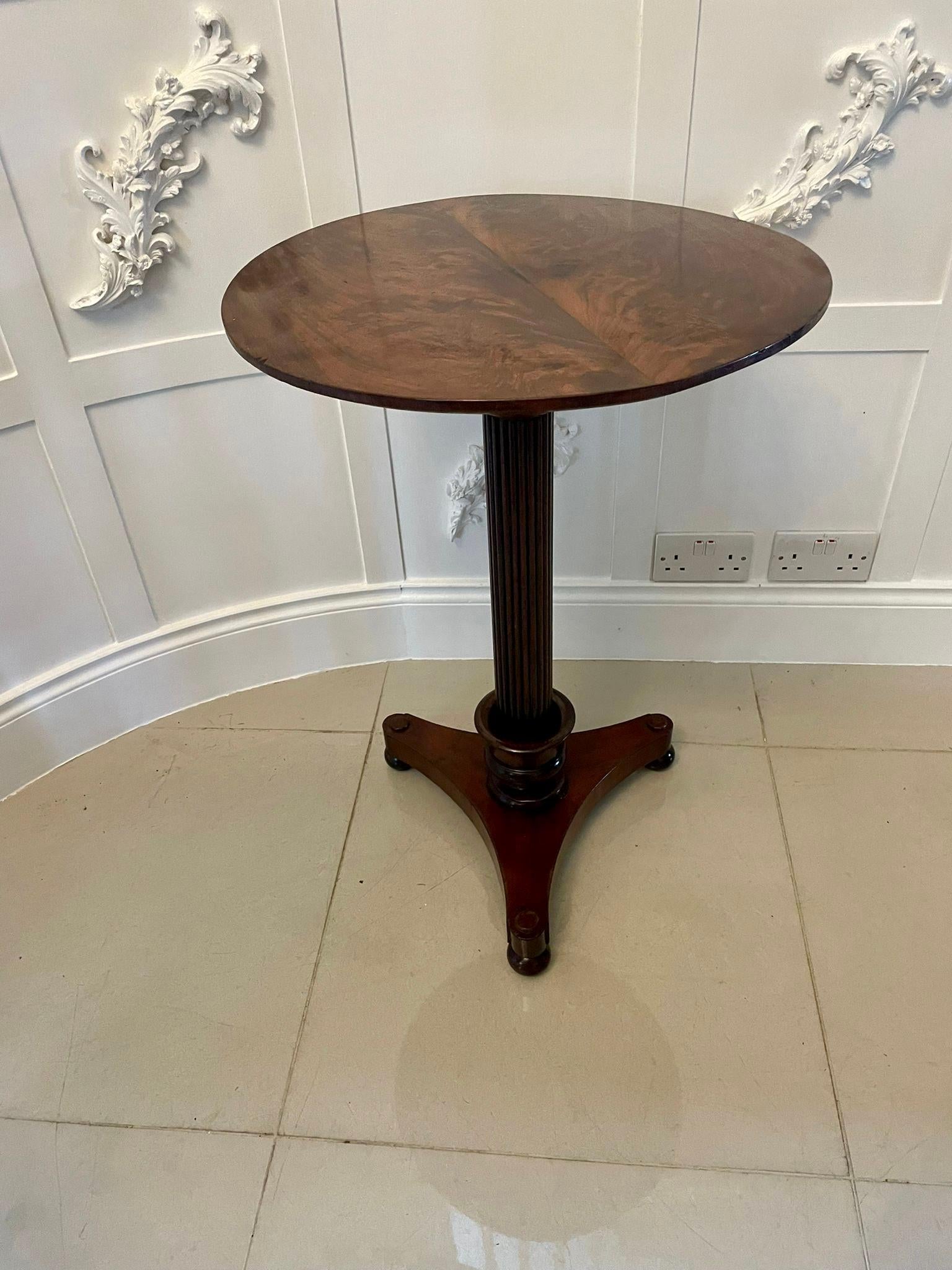 Fine Quality Antique Victorian Figured Mahogany Lamp Table In Good Condition For Sale In Suffolk, GB