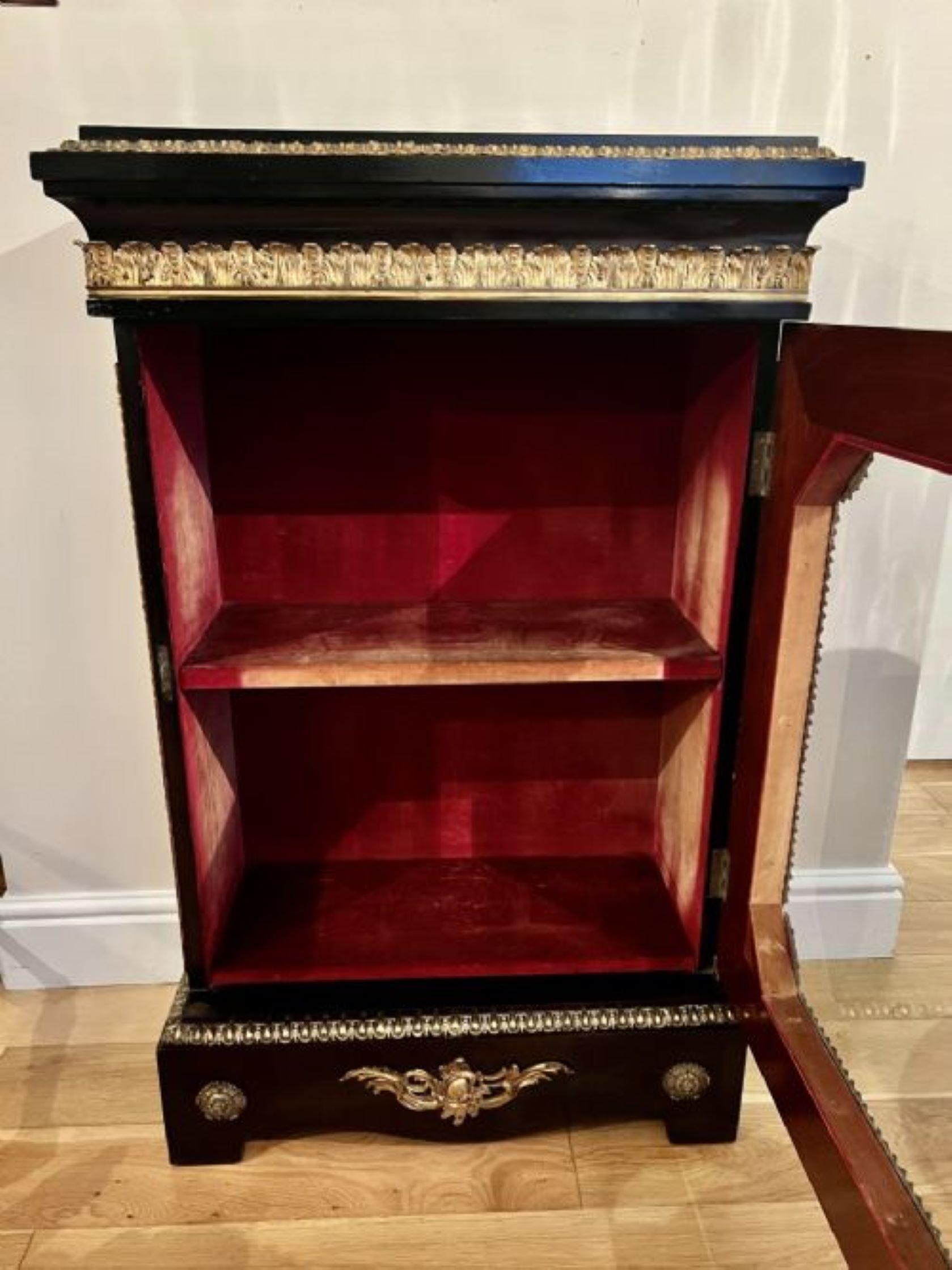 Fine quality antique Victorian French boulle display cabinet having a quality rectangular shaped ebonies top with a ornate ormolu mounted frieze fantastic single brass inlaid boulle and glazed door opening to reveal a display shelf with red interior