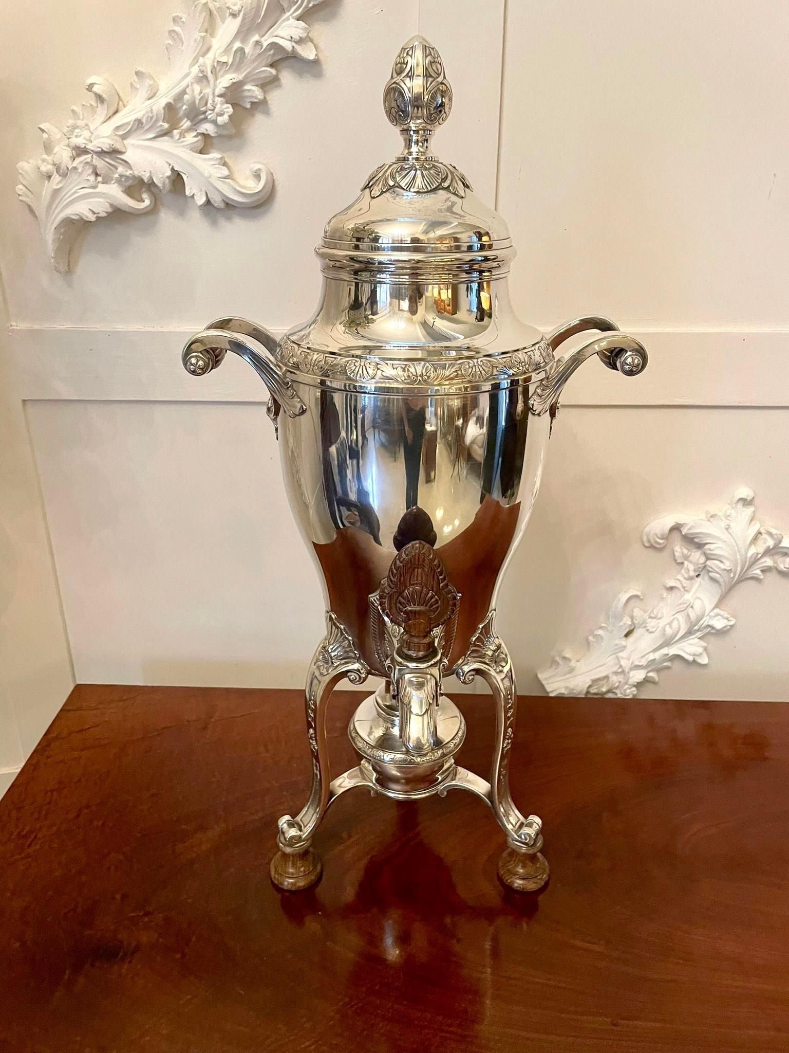 Fine Quality Antique Victorian French Silver Plated Tea Urn by Risler and Carré In Good Condition For Sale In Suffolk, GB