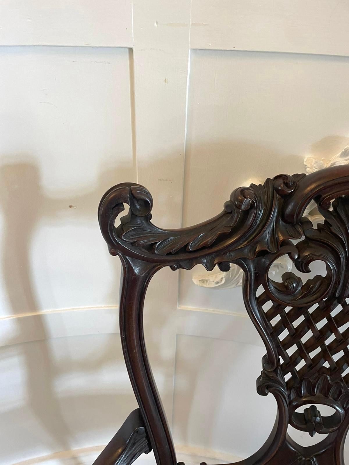 Chaise de bureau d'antiquités en acajou sculpté de qualité supérieure, de style victorien en vente 1